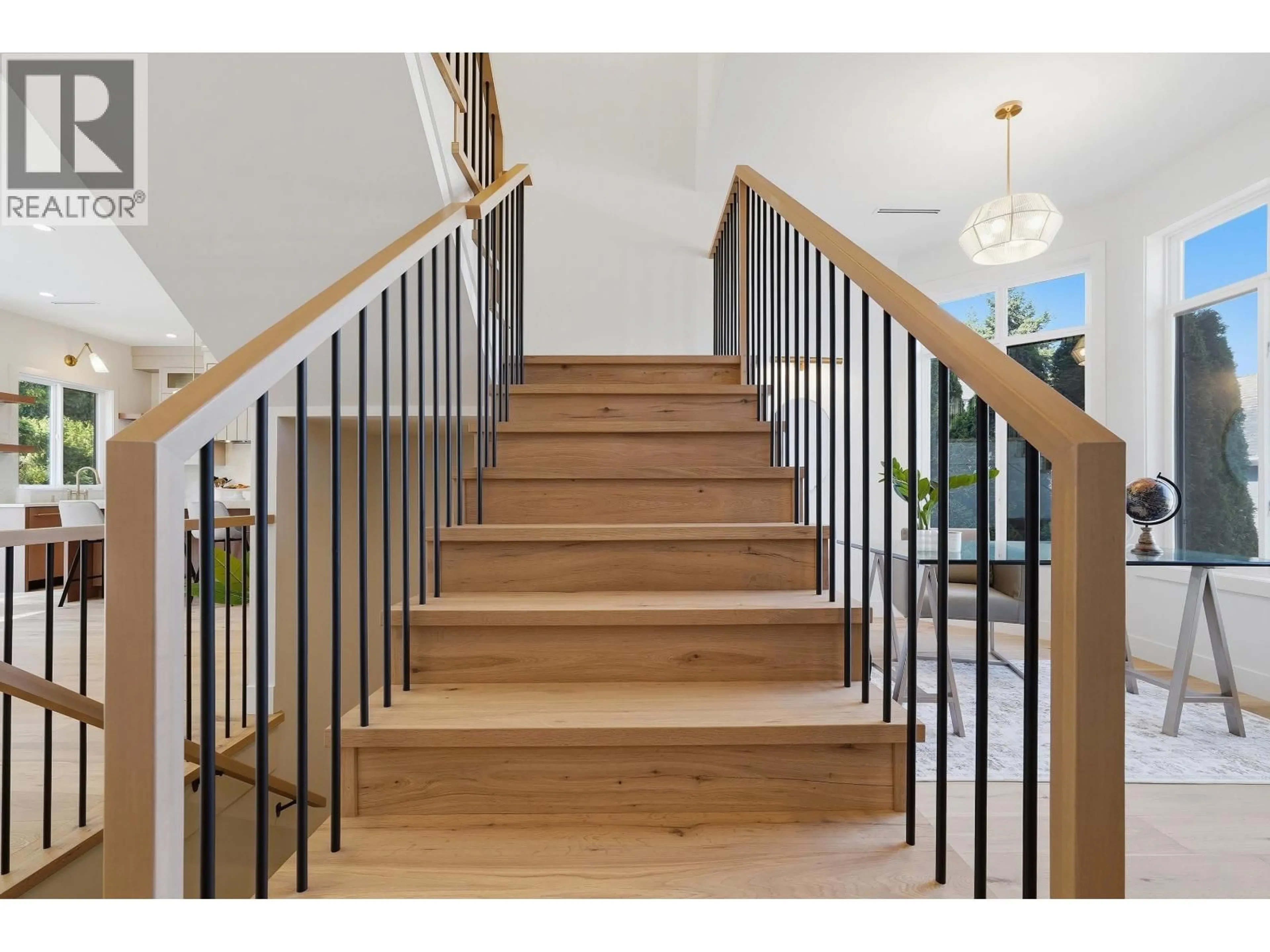 Stairs for 5241 CAMBRIDGE COURT, Delta British Columbia V4M3Z1