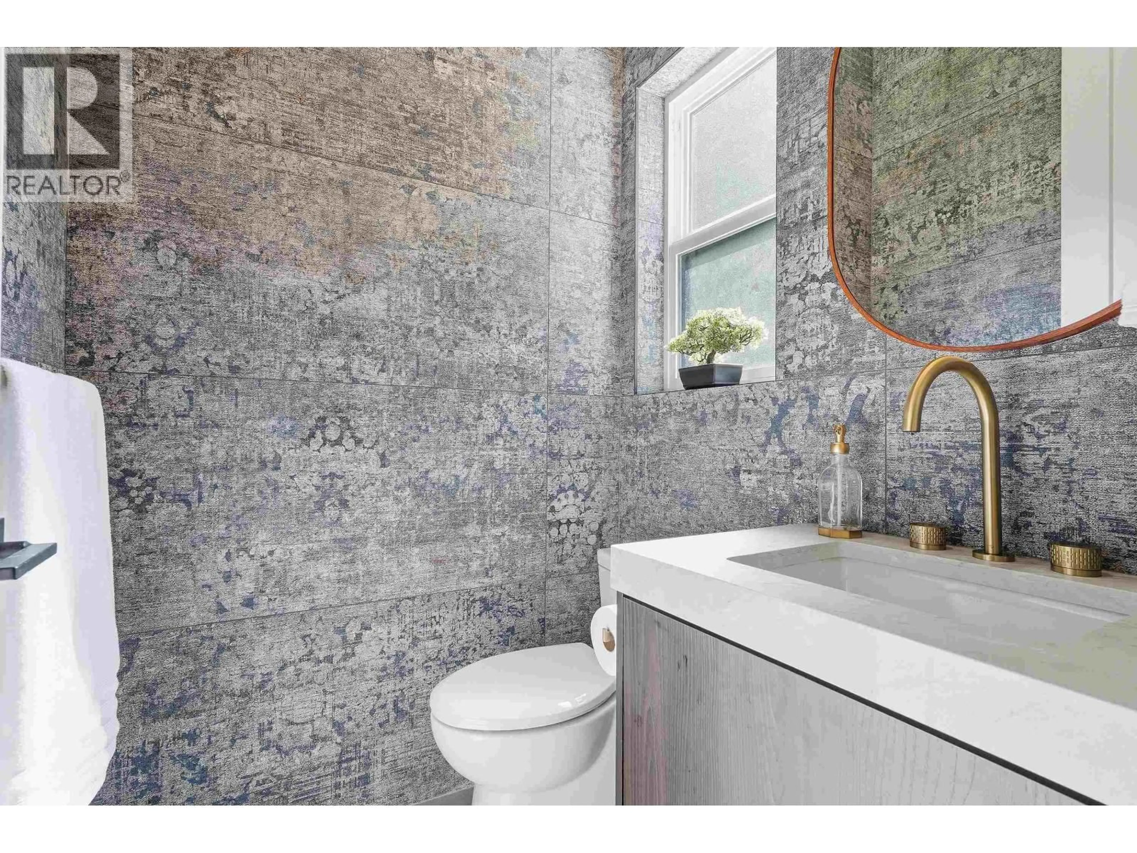 Contemporary bathroom, ceramic/tile floor for 5241 CAMBRIDGE COURT, Delta British Columbia V4M3Z1