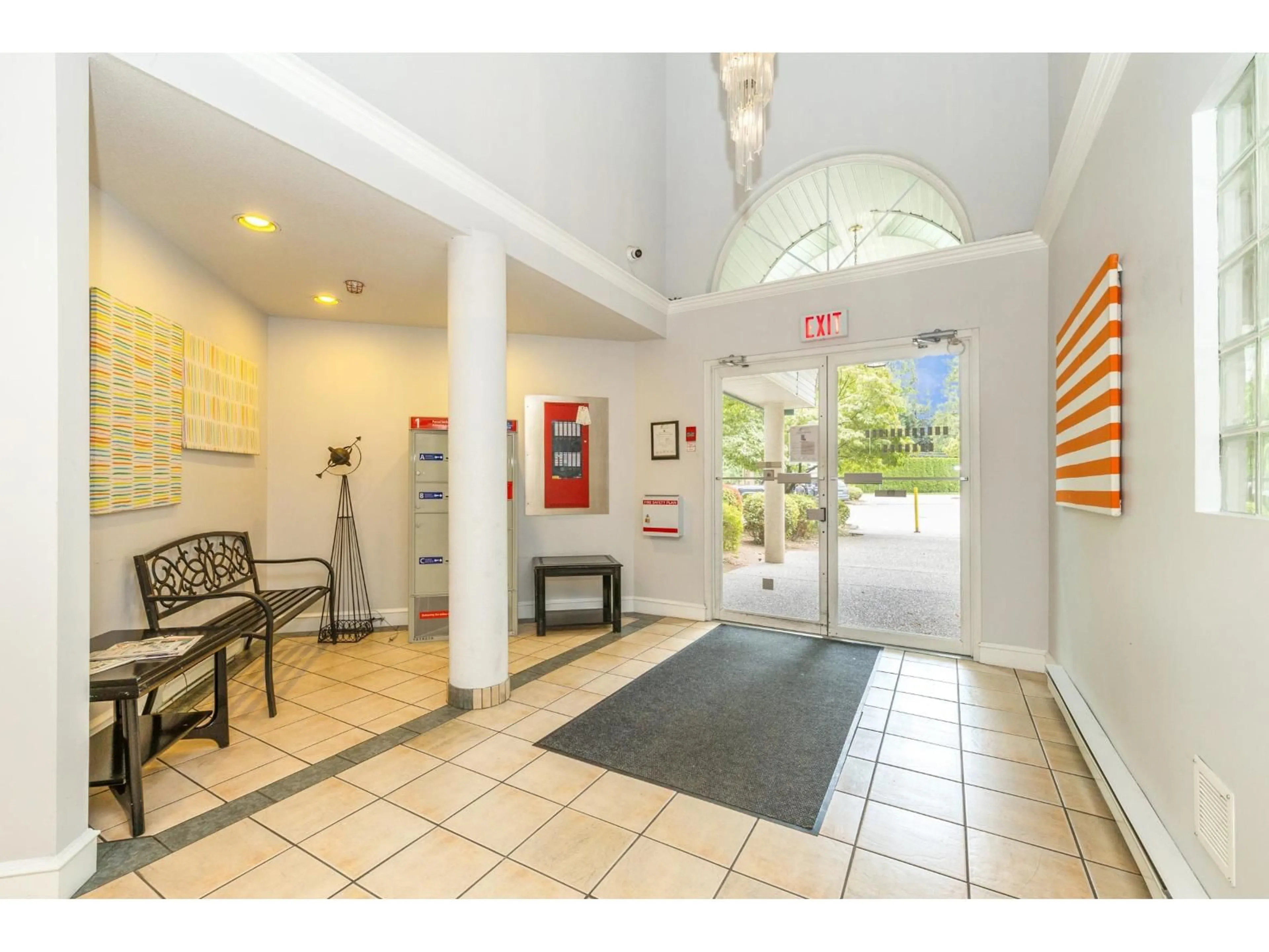 Indoor foyer for 116 - 31771 PEARDONVILLE ROAD, Abbotsford British Columbia V2T5S7