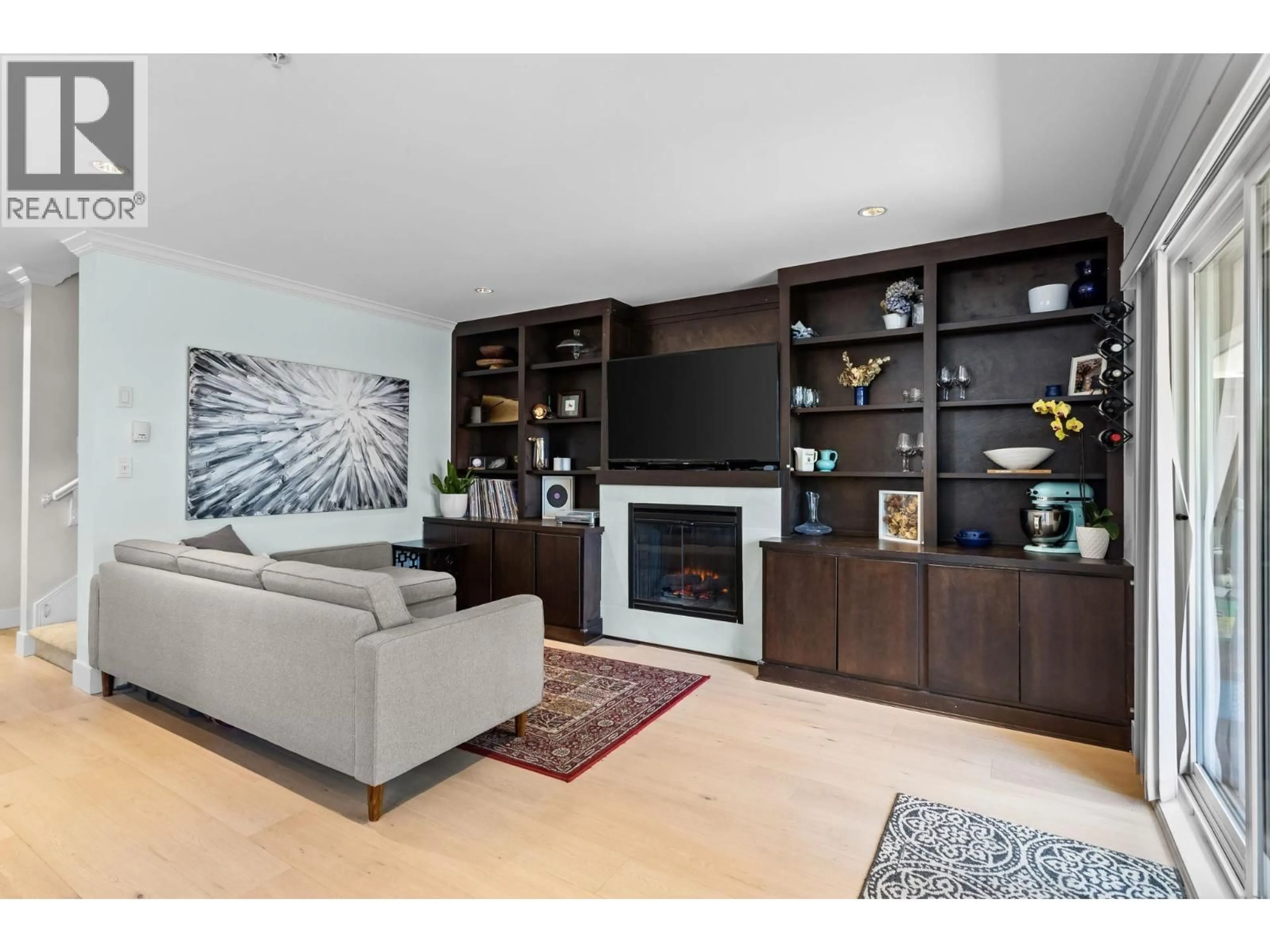 Living room with furniture, wood/laminate floor for 1121 ST. ANDREWS AVENUE, North Vancouver British Columbia V7L0A6