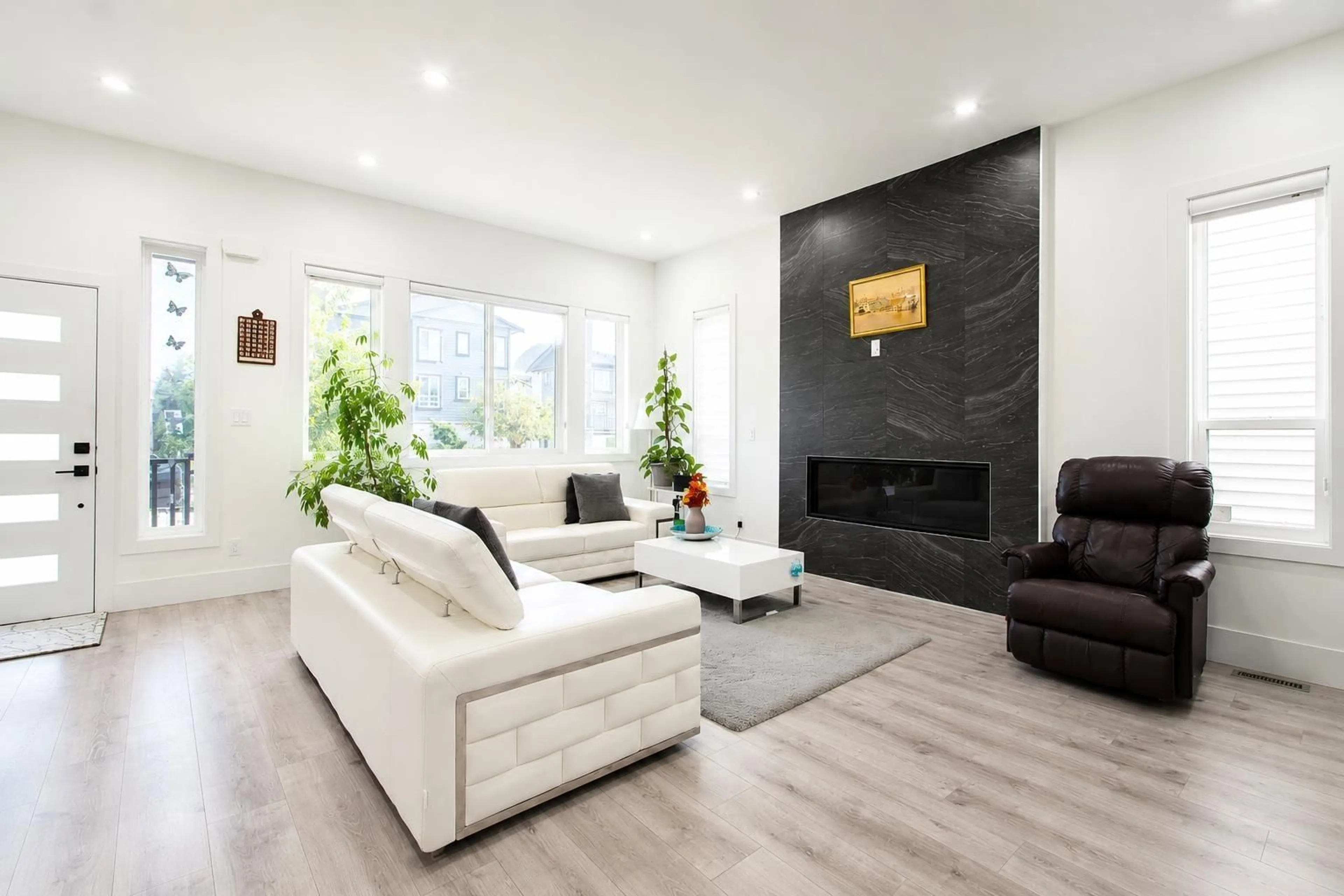 Living room with furniture, wood/laminate floor for 19240 ALOHA DRIVE, Surrey British Columbia V4N6T9
