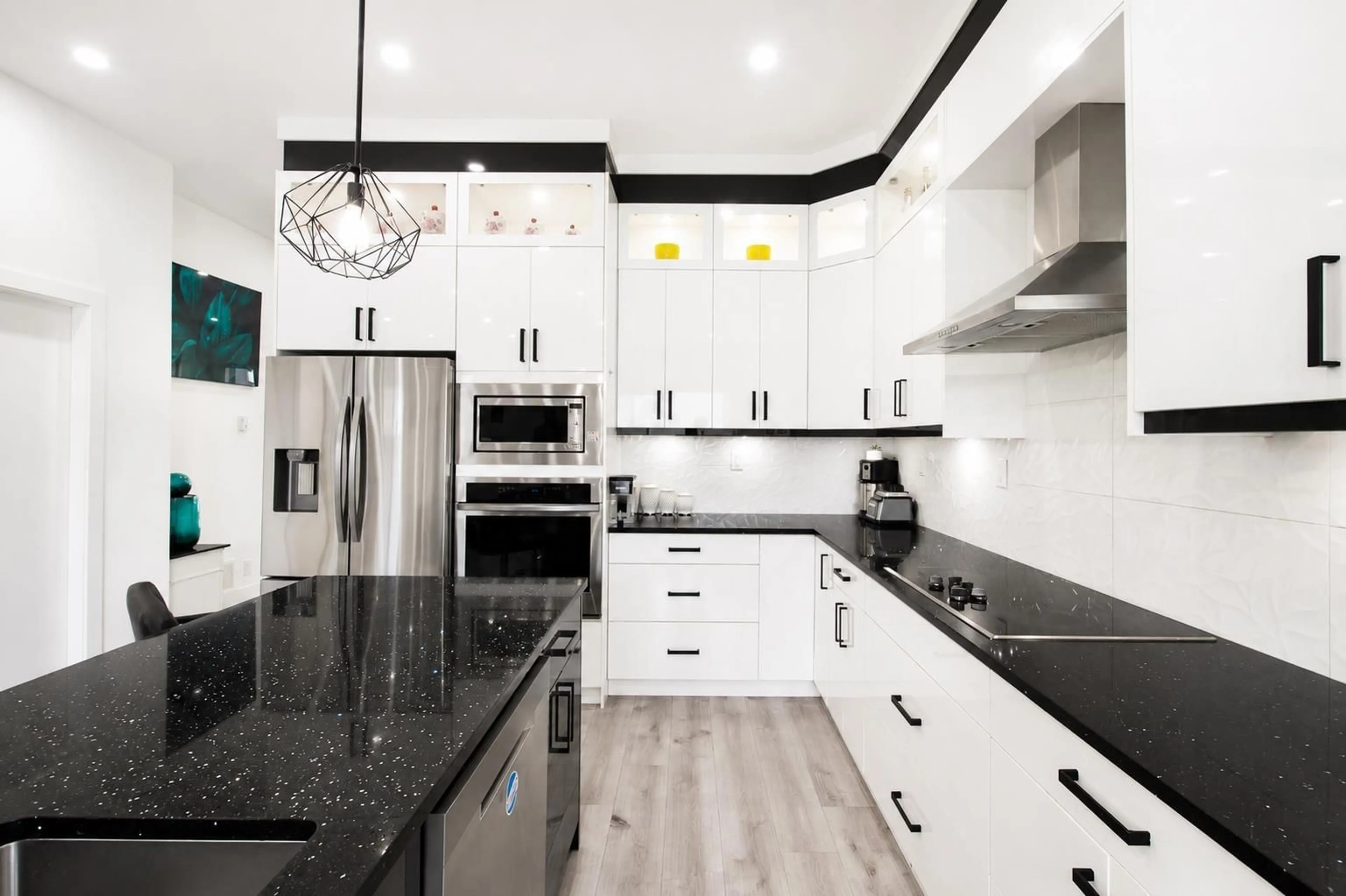 Contemporary kitchen, ceramic/tile floor for 19240 ALOHA DRIVE, Surrey British Columbia V4N6T9