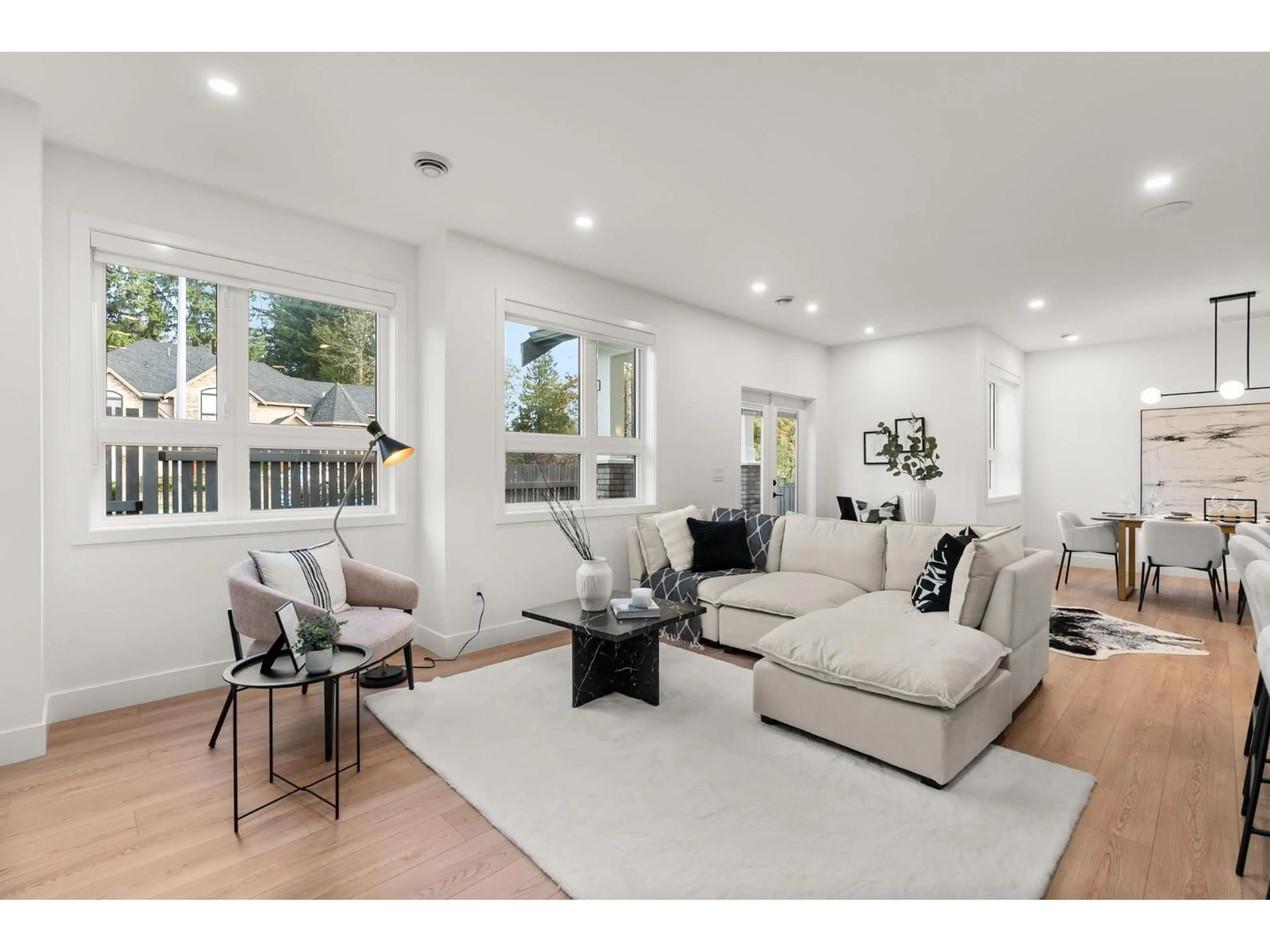 Living room with furniture, unknown for 5 - 16358 90 AVENUE, Surrey British Columbia V4N1A1
