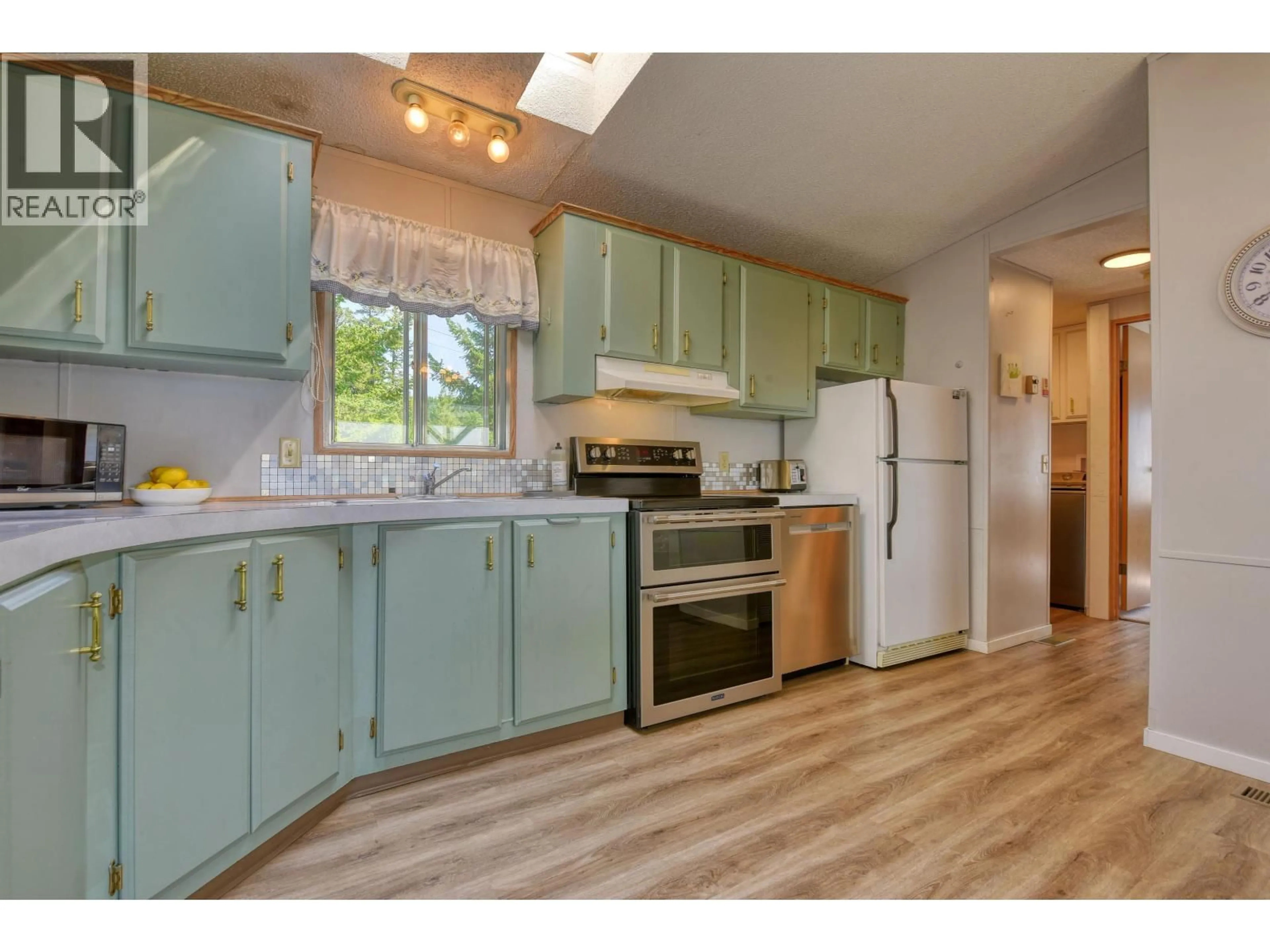Standard kitchen, unknown for 1999 ABLITT ROAD, Williams Lake British Columbia V2G5C7