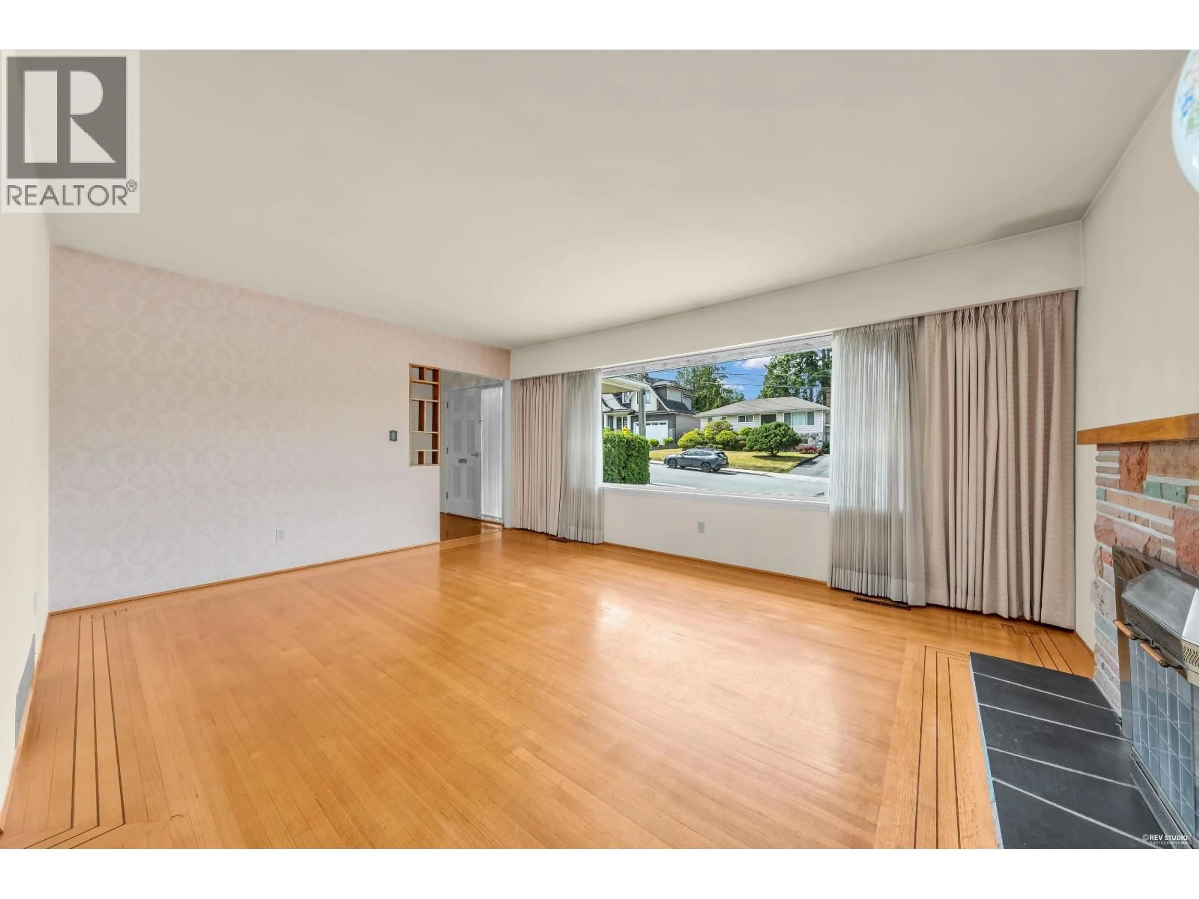 A pic of a room for 6730 6TH STREET, Burnaby British Columbia V5E3S7