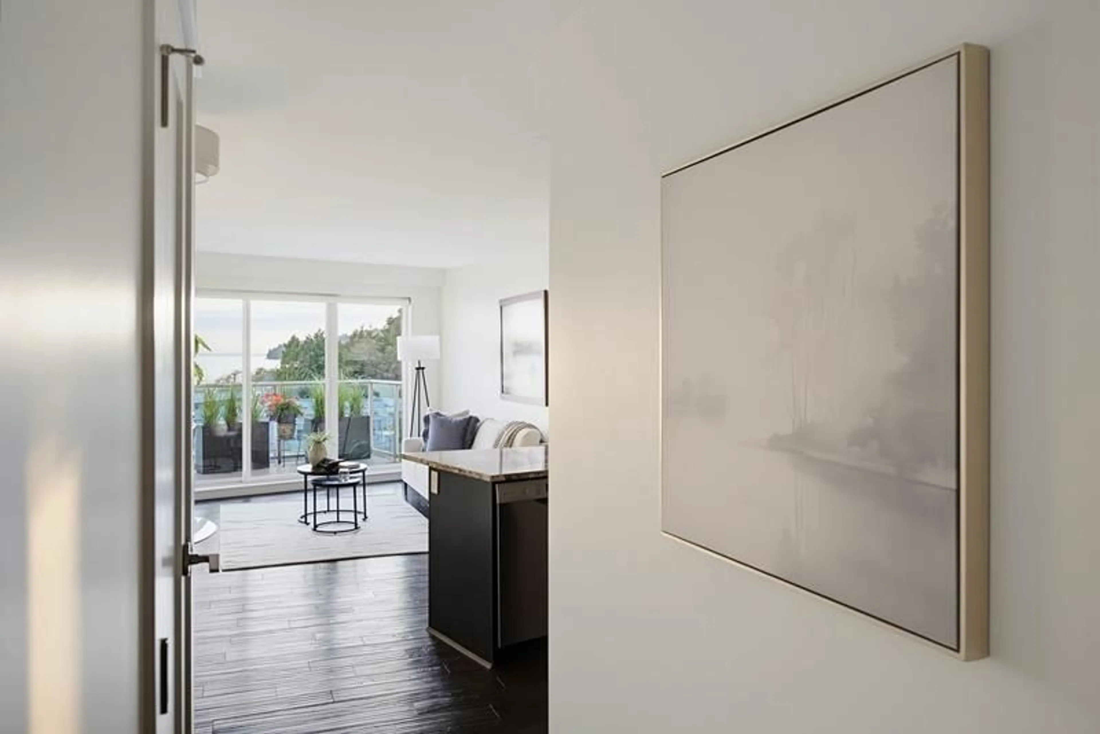 Indoor entryway for #603 - 14955 VICTORIA AVENUE, White Rock British Columbia V4B1G2