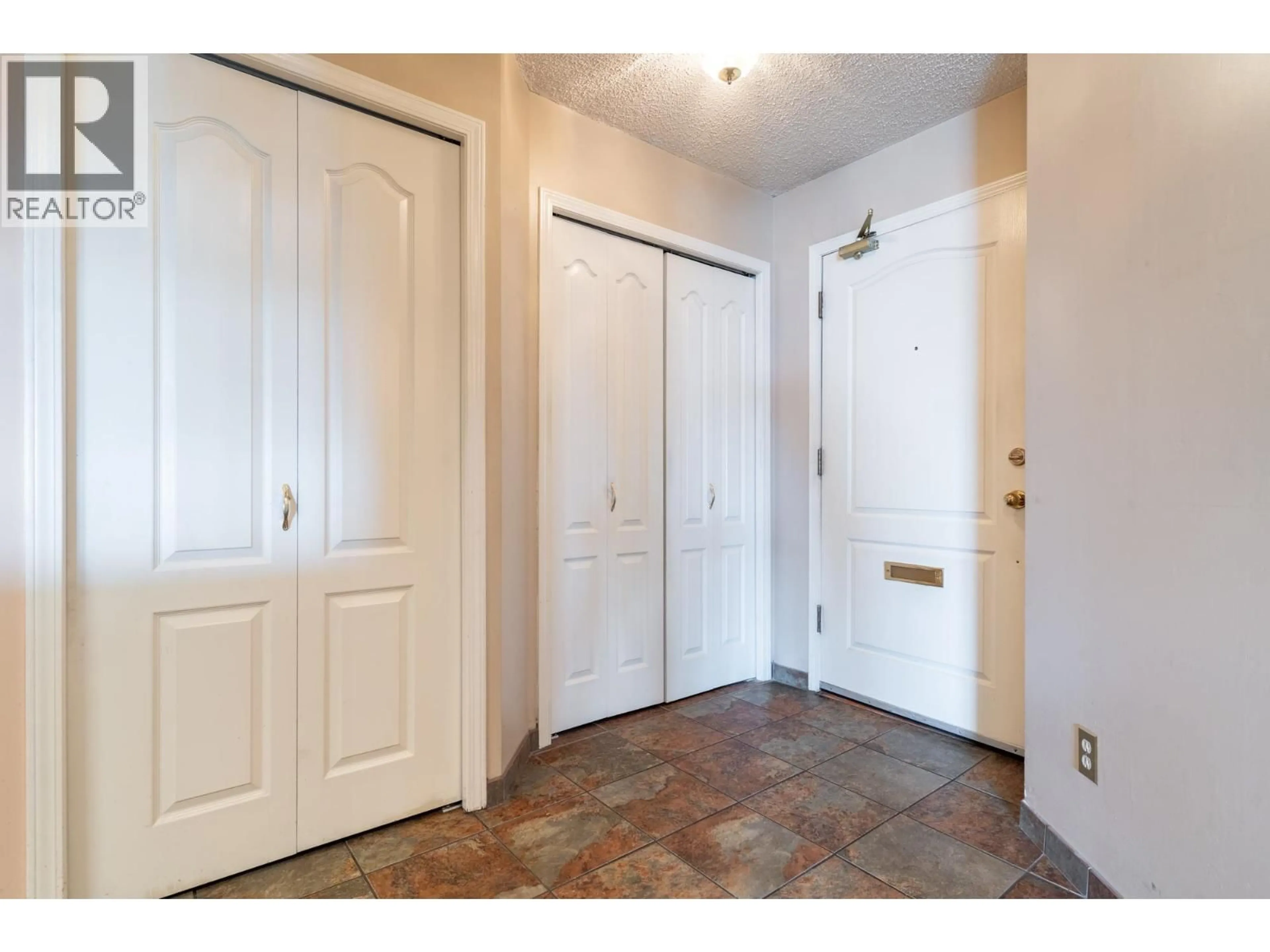 Indoor entryway for 903 - 69 JAMIESON COURT, New Westminster British Columbia V3L5R3