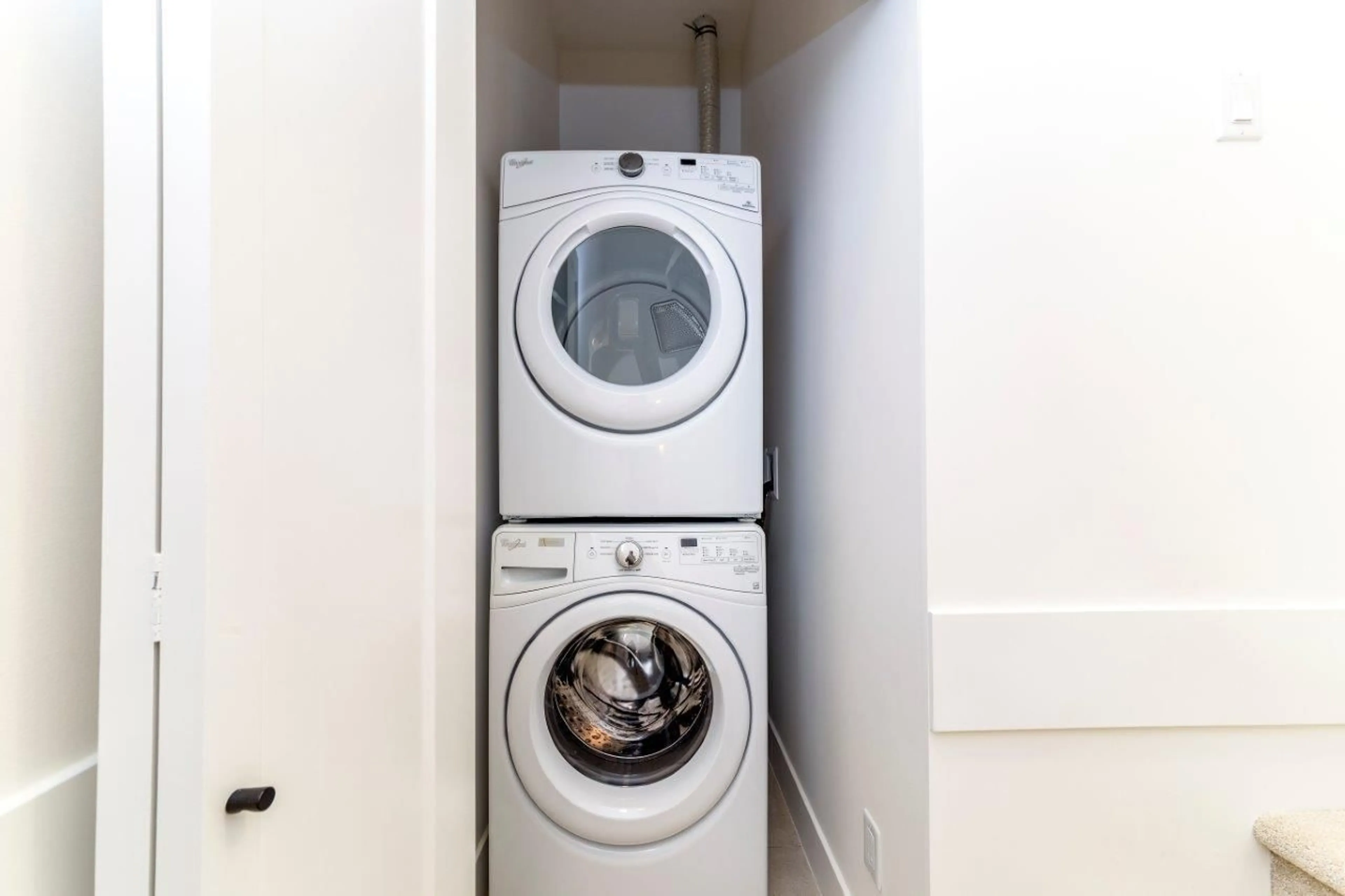 Laundry room for 21 - 17555 57A AVENUE, Surrey British Columbia V3S7V2