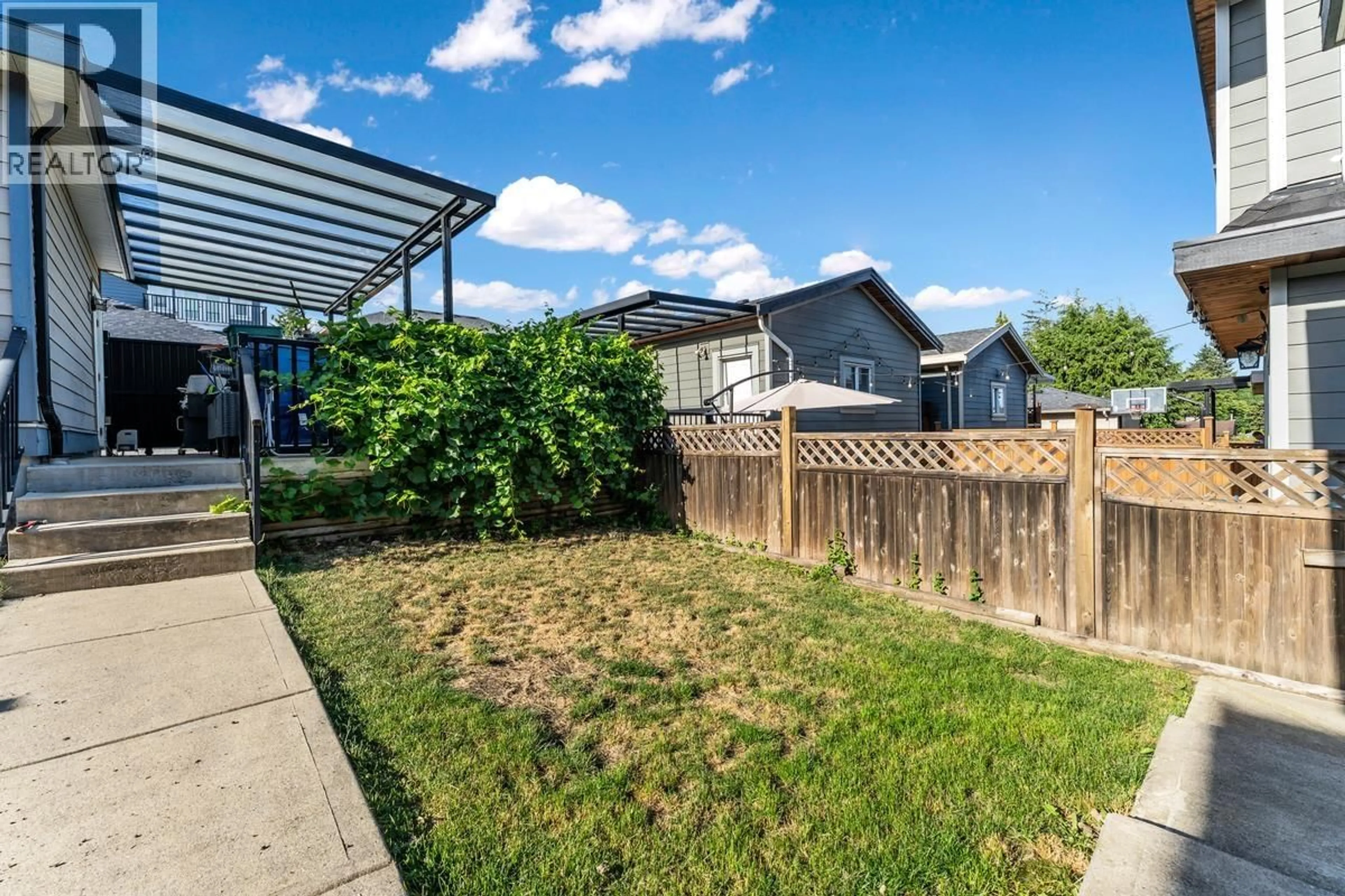 Patio, street for 907 HARRIS AVENUE, Coquitlam British Columbia V3K1S2