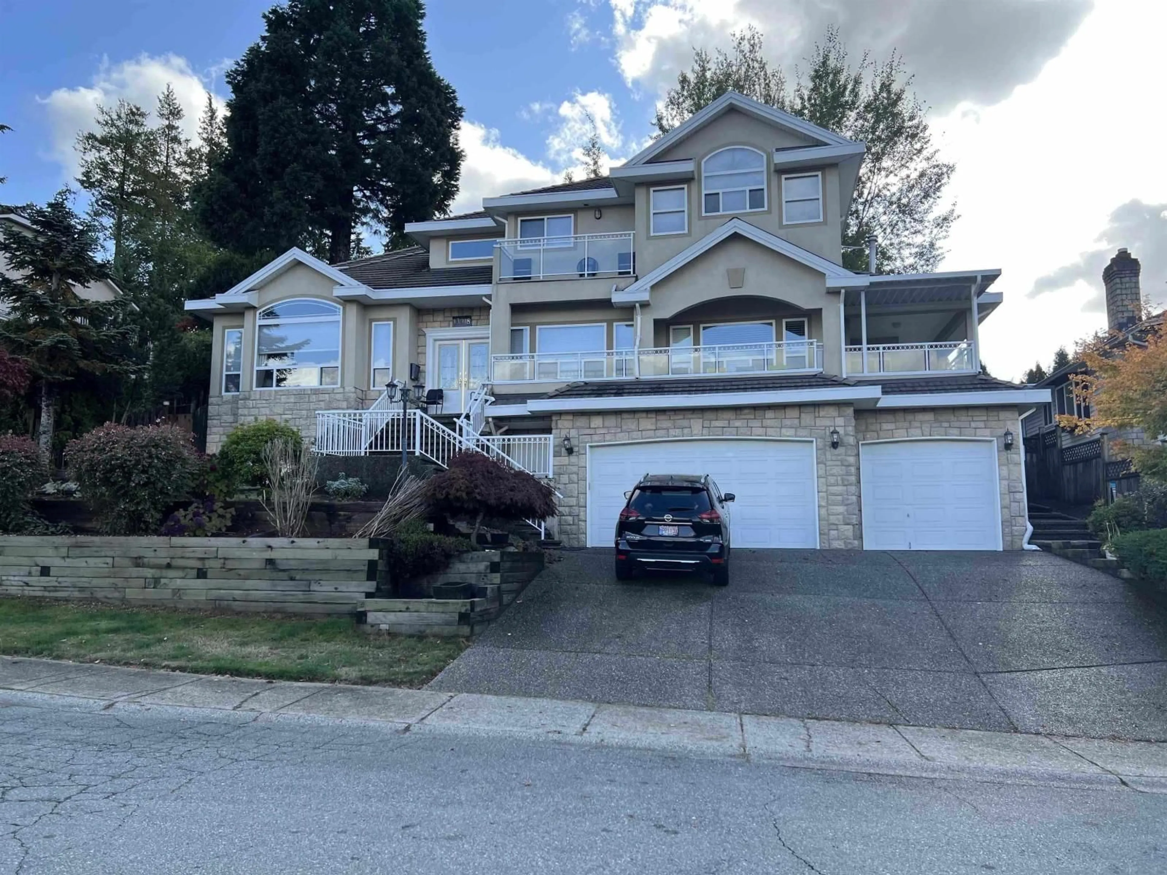Home with vinyl exterior material, street for 13918 115A AVENUE, Surrey British Columbia V3R9Y3