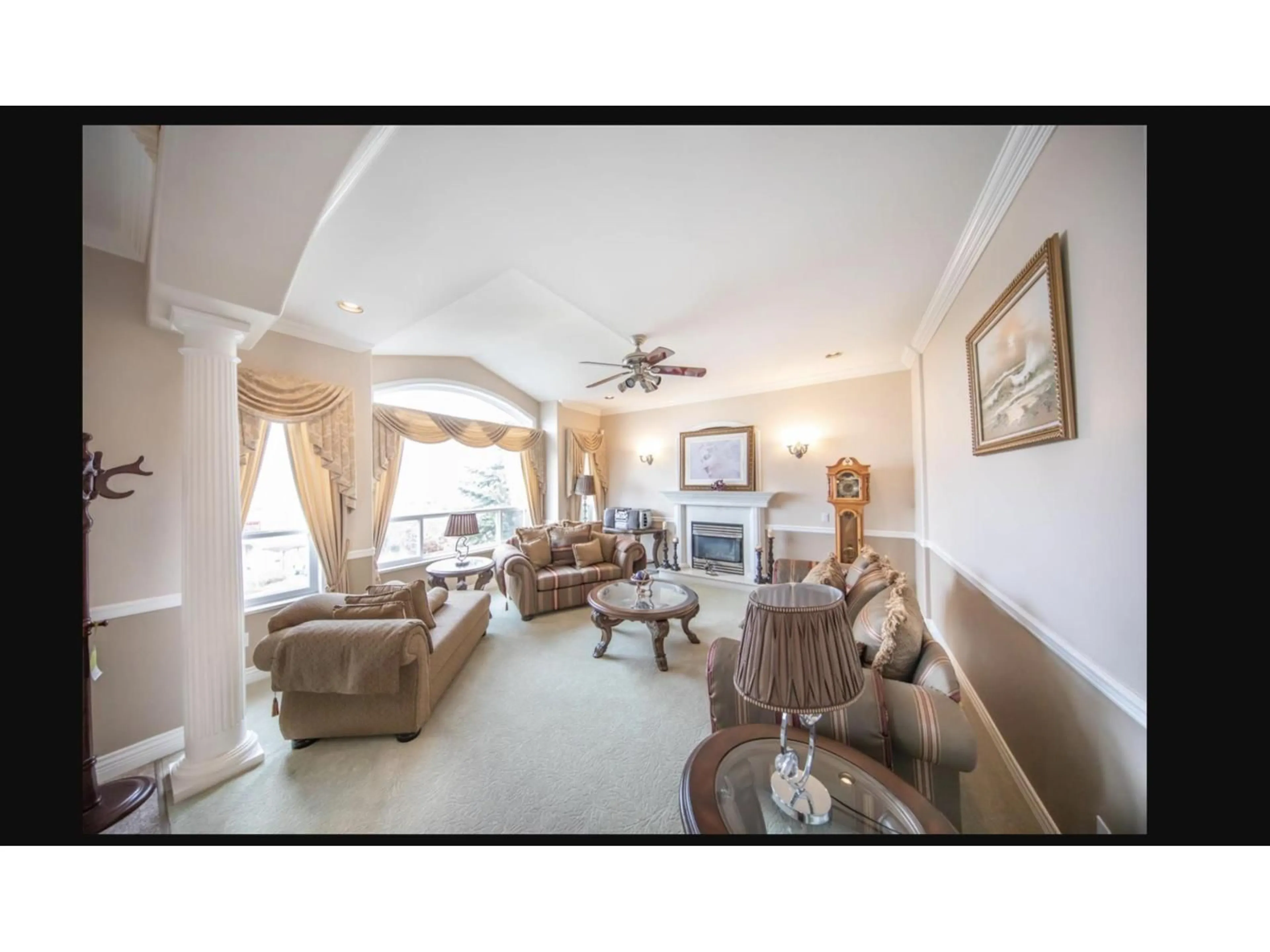 Living room with furniture, unknown for 13918 115A AVENUE, Surrey British Columbia V3R9Y3