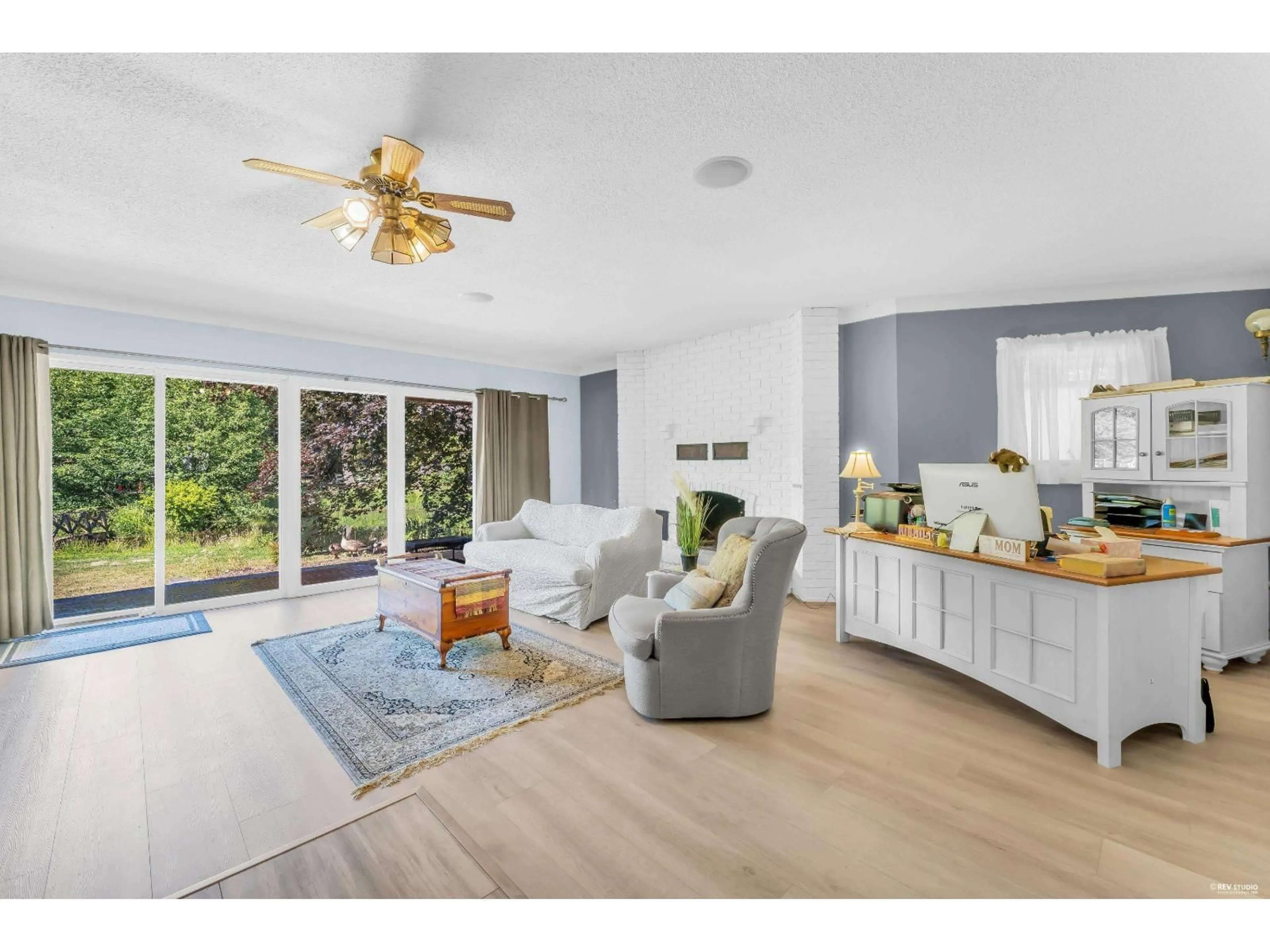 Living room with furniture, wood/laminate floor for 18224 32 AVENUE, Surrey British Columbia V3Z1C6