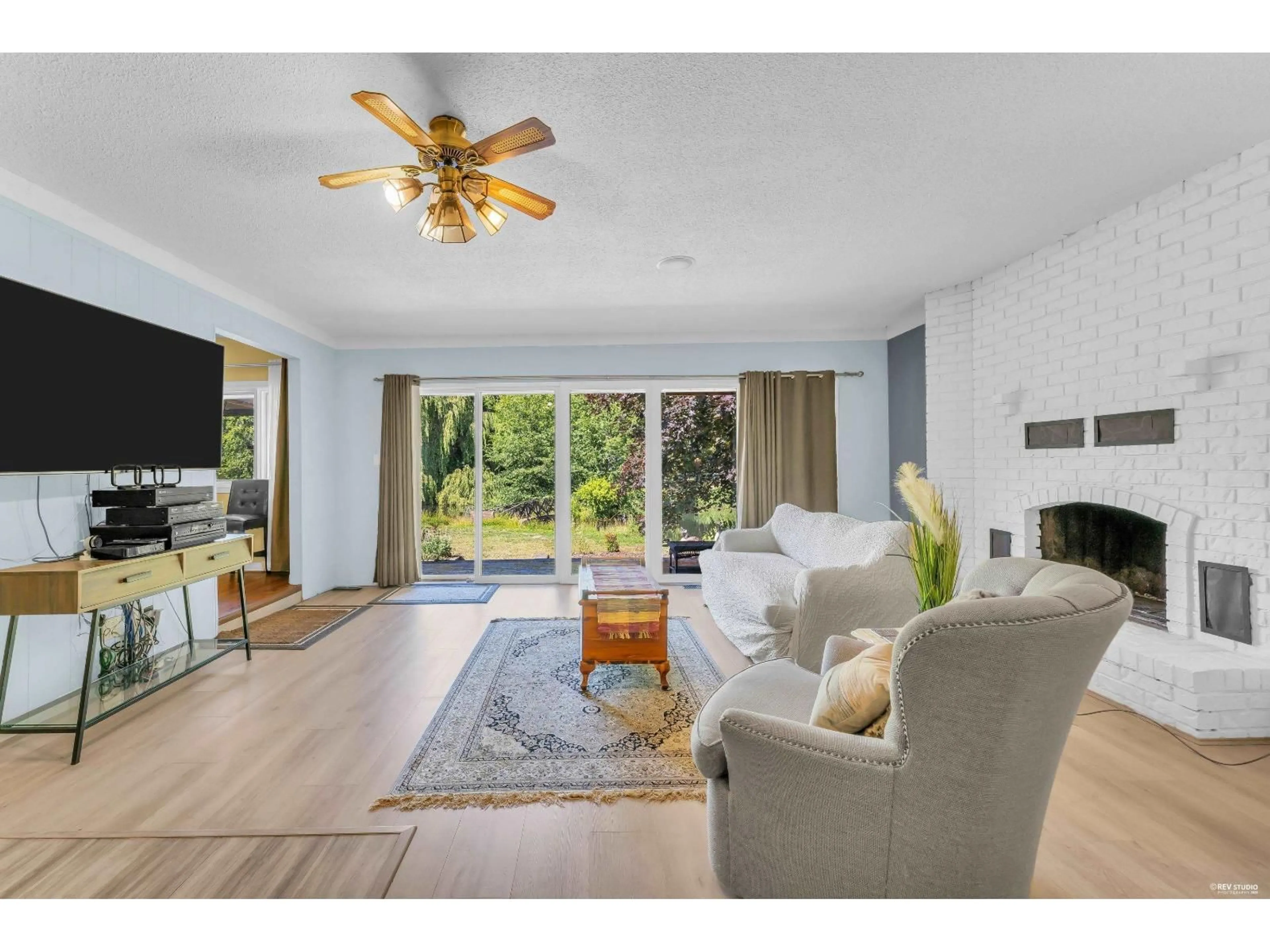 Living room with furniture, unknown for 18224 32 AVENUE, Surrey British Columbia V3Z1C6