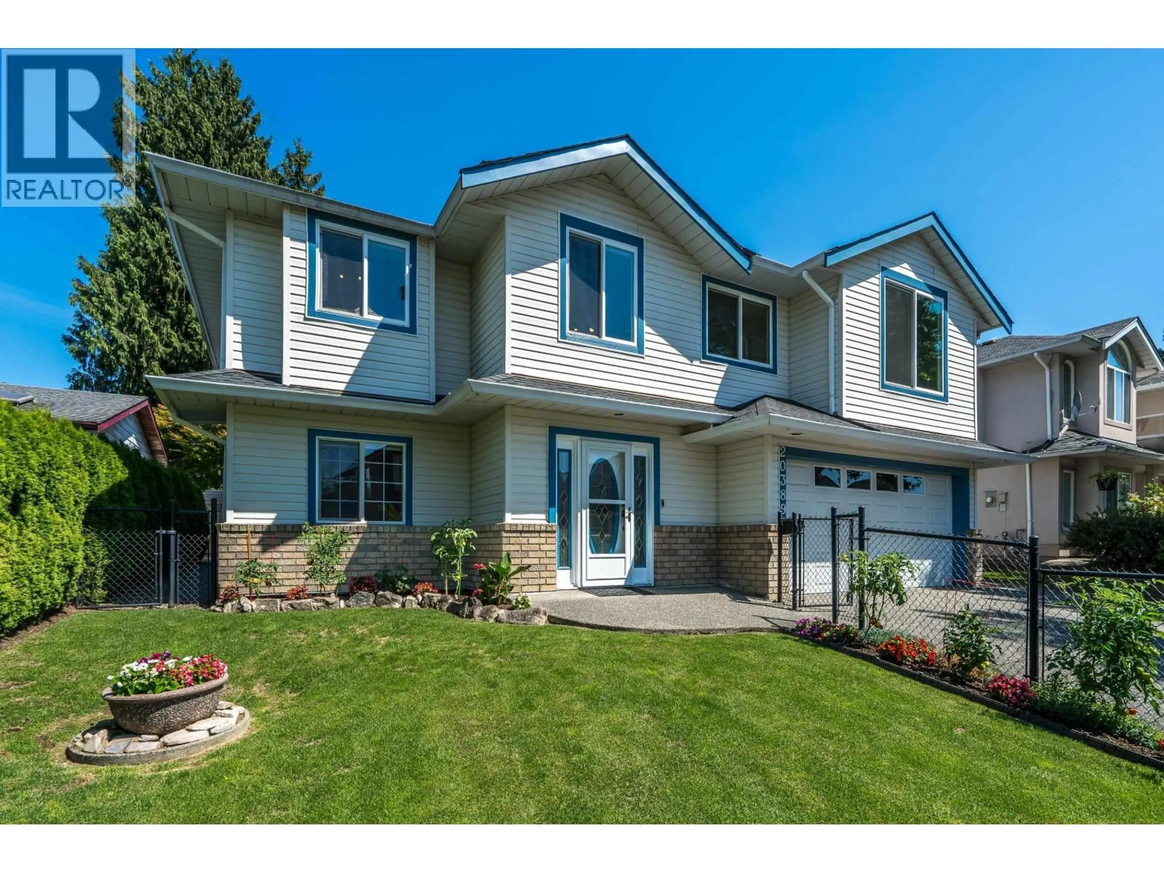 Home with vinyl exterior material, street for 20389 121 B AVENUE, Maple Ridge British Columbia V2X2Z5