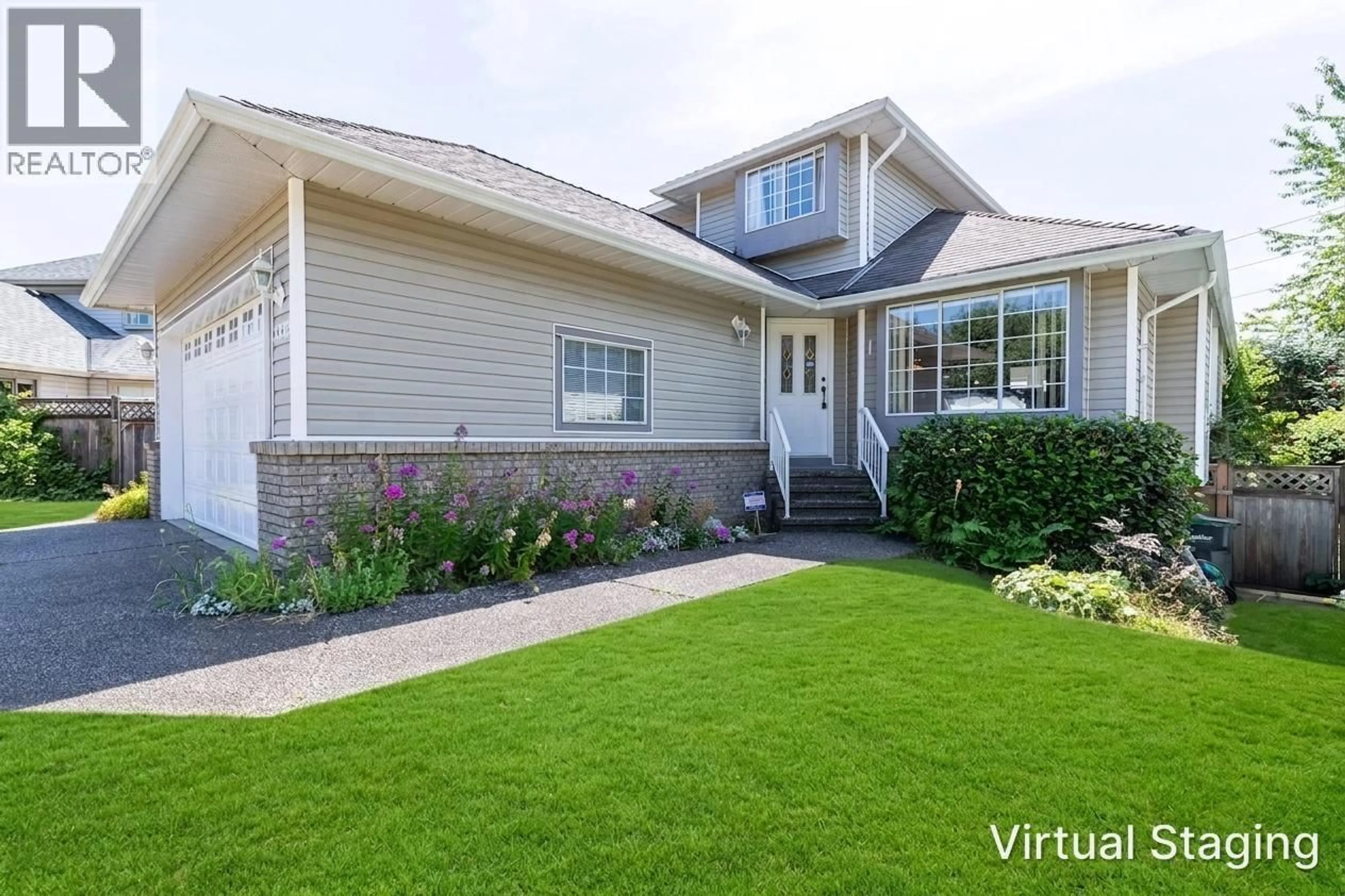 Home with vinyl exterior material, street for 3330 HYDE PARK PLACE, Coquitlam British Columbia V3E3G4