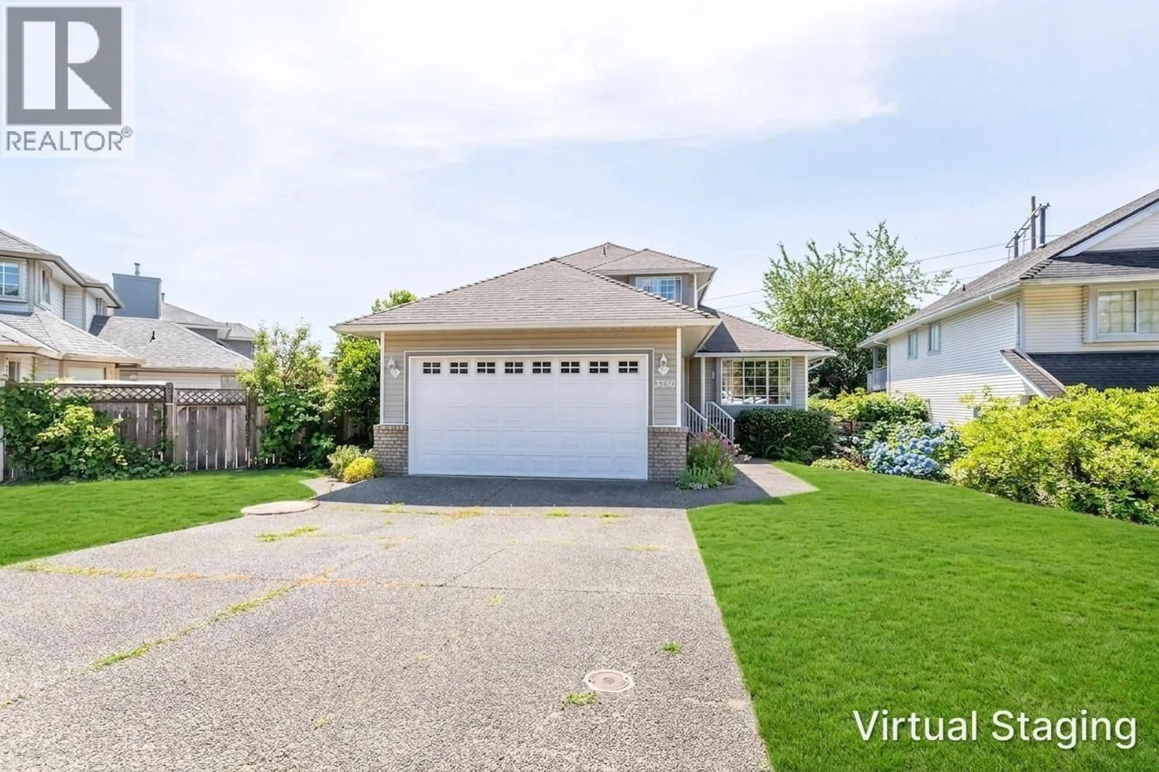 Home with vinyl exterior material, street for 3330 HYDE PARK PLACE, Coquitlam British Columbia V3E3G4