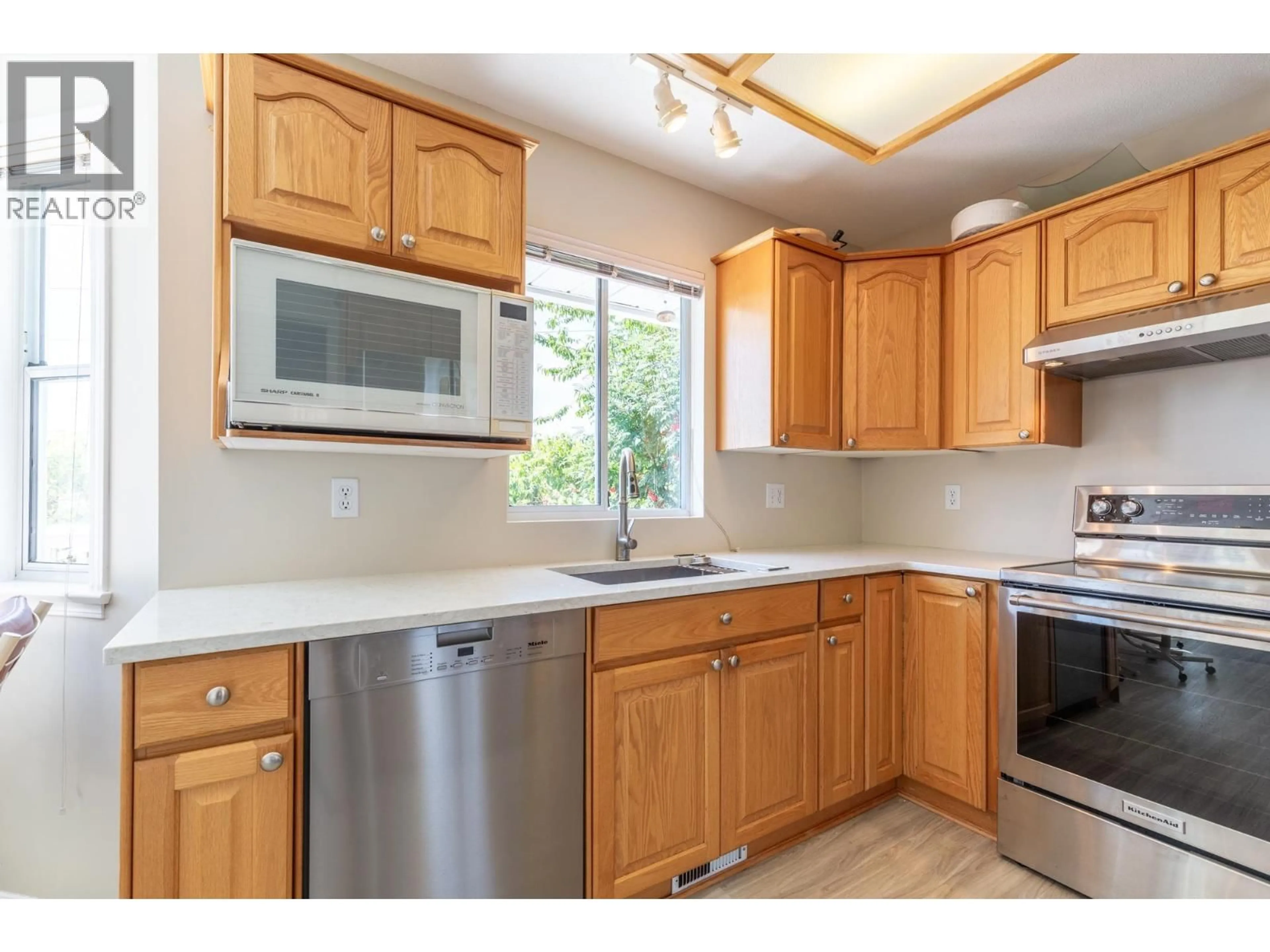 Standard kitchen, unknown for 3330 HYDE PARK PLACE, Coquitlam British Columbia V3E3G4