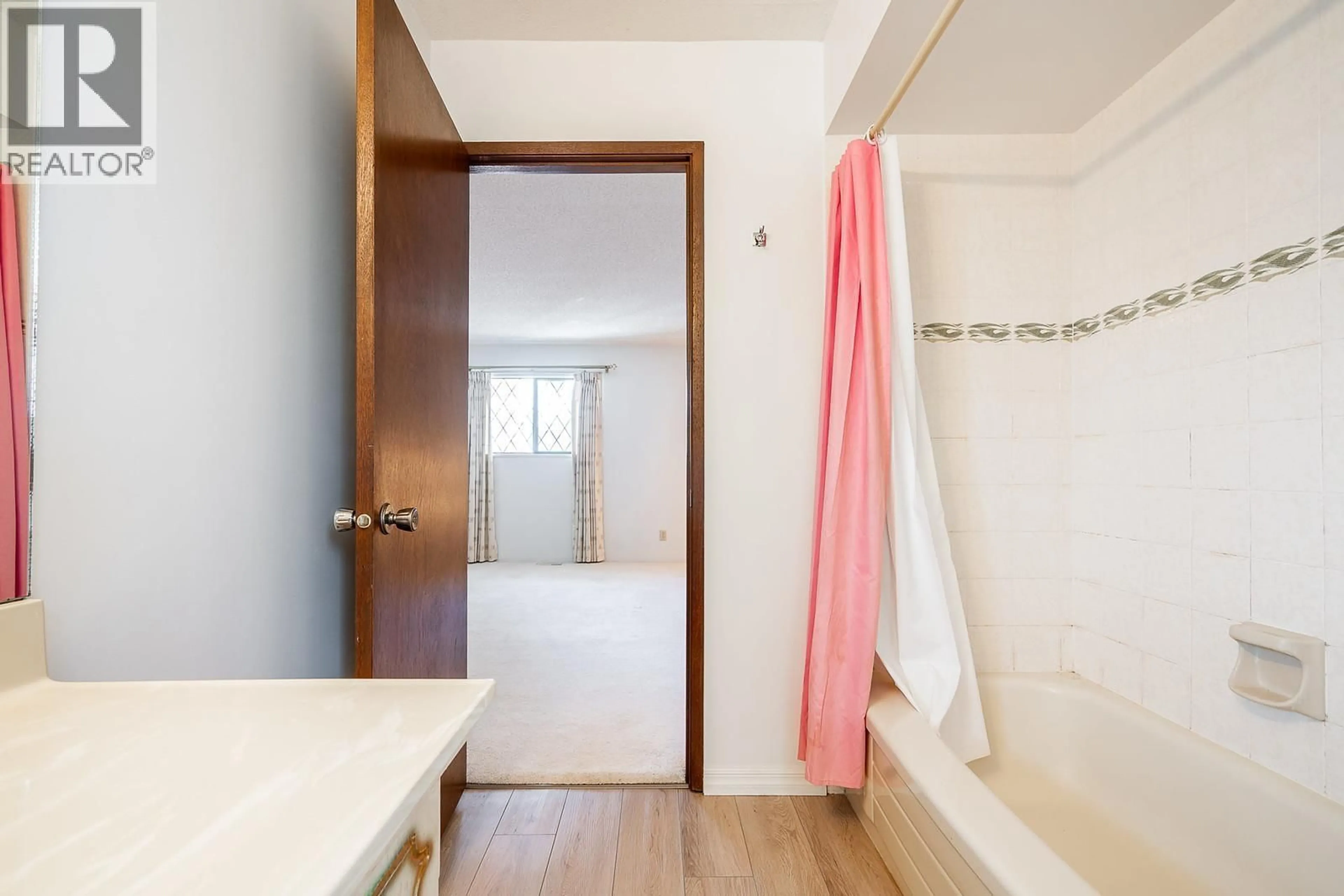 Standard bathroom, unknown for 10593 YARMISH DRIVE, Richmond British Columbia V7E5E6