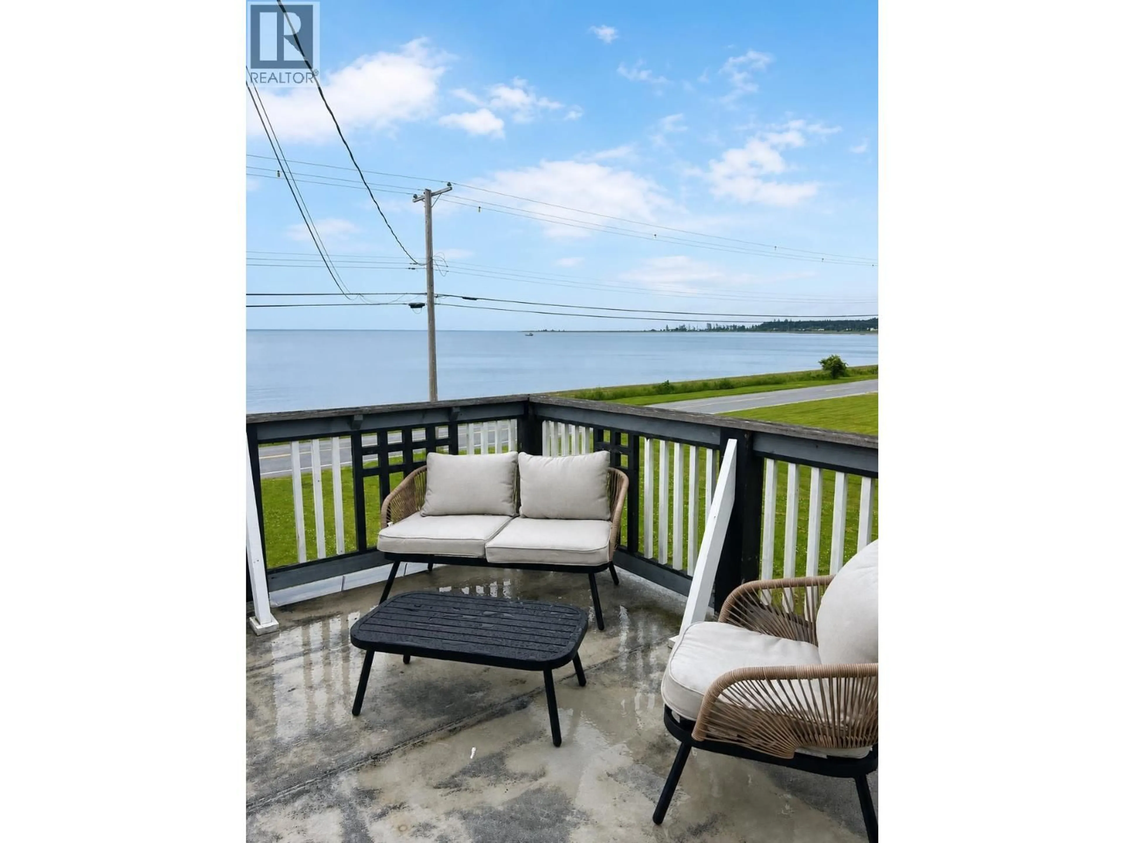 Patio, water/lake/river/ocean view for 525 BEACH ROAD, Skidegate/Sandspit British Columbia V0T1T0