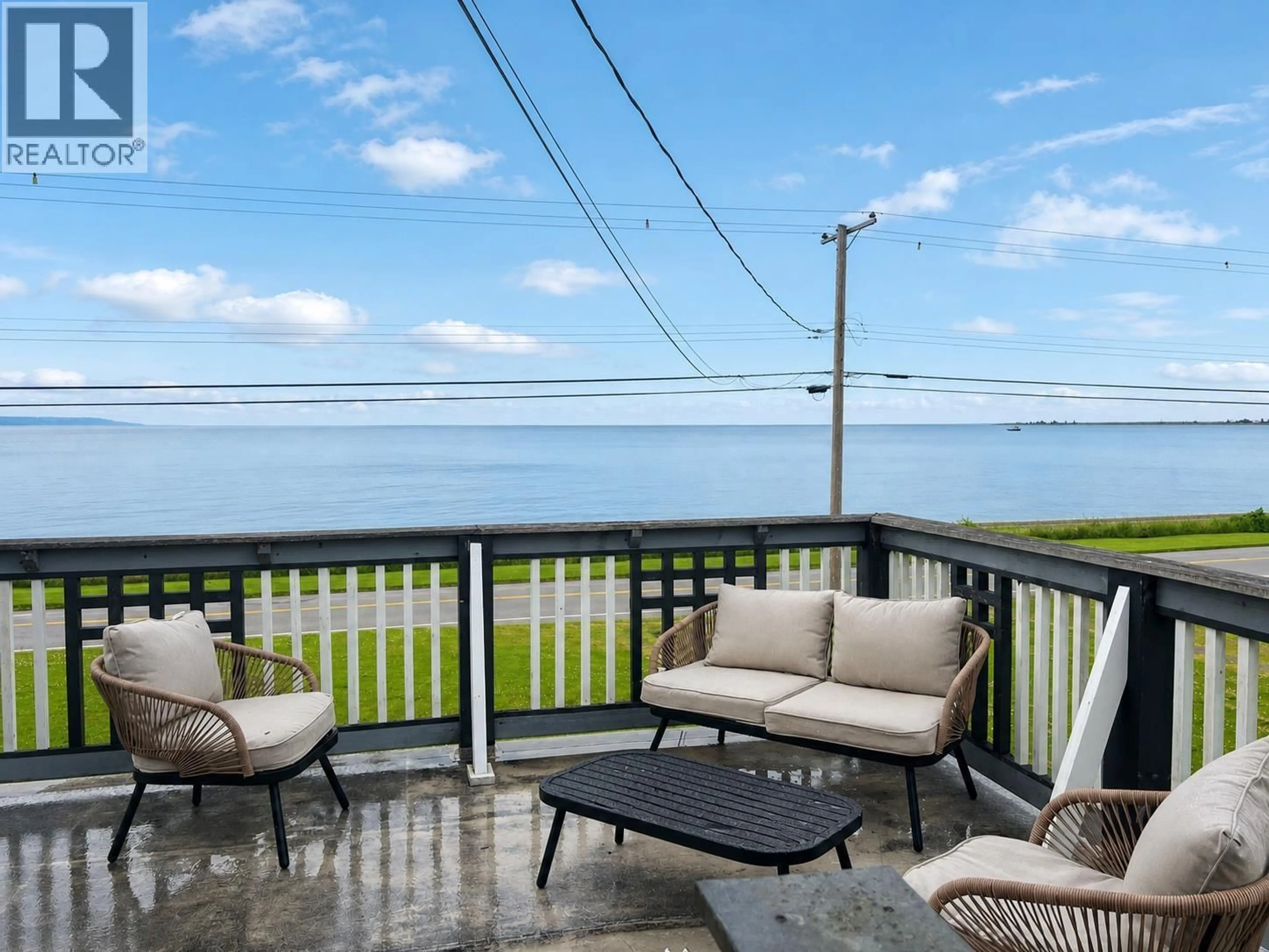 Patio, water/lake/river/ocean view for 525 BEACH ROAD, Skidegate/Sandspit British Columbia V0T1T0