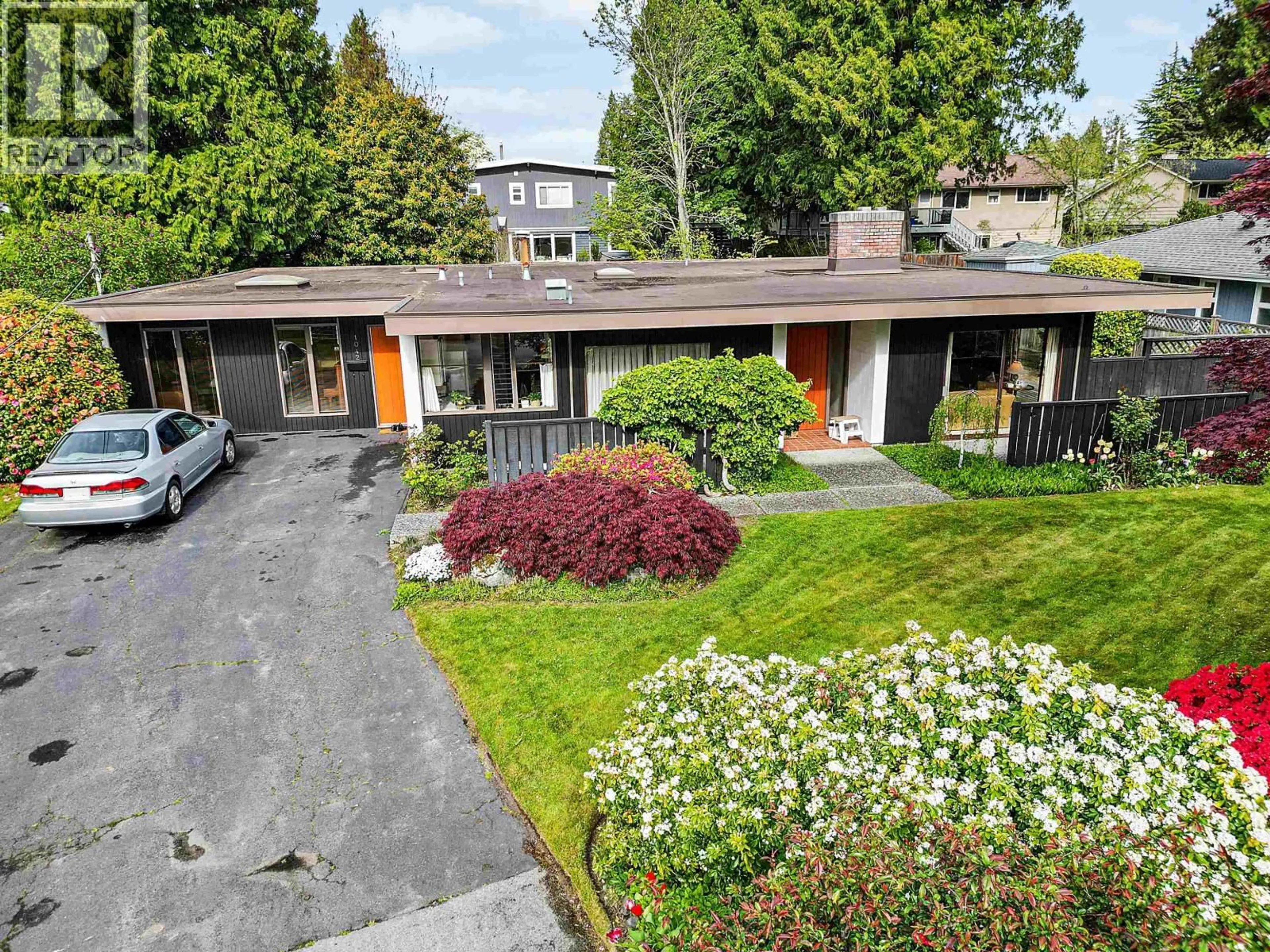A pic from outside/outdoor area/front of a property/back of a property/a pic from drone, street for 1042 KUMA CRESCENT, Delta British Columbia V4M2K9