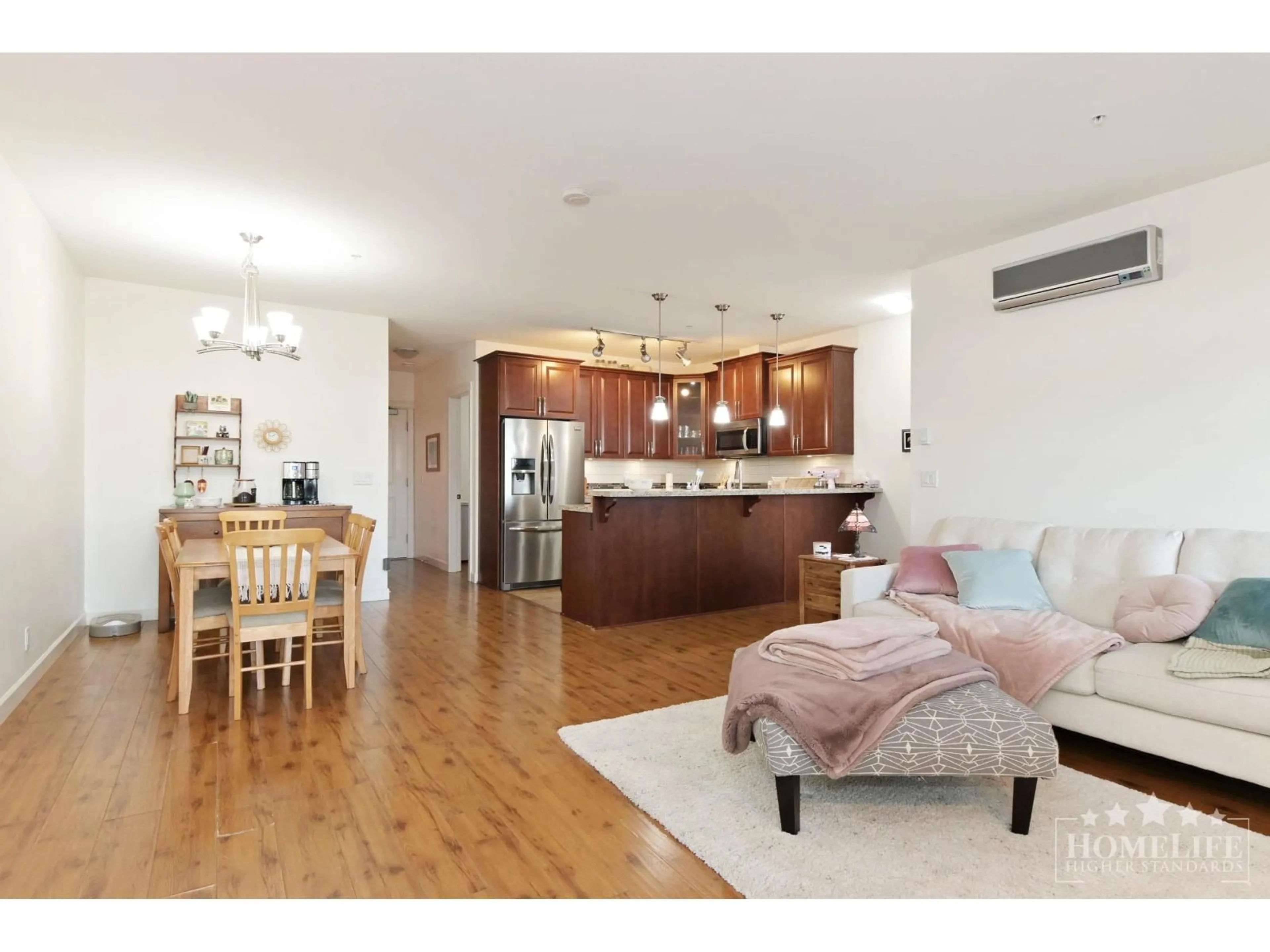 Open concept kitchen, wood/laminate floor for 528 - 8067 207 STREET, Langley British Columbia V2Y0P1