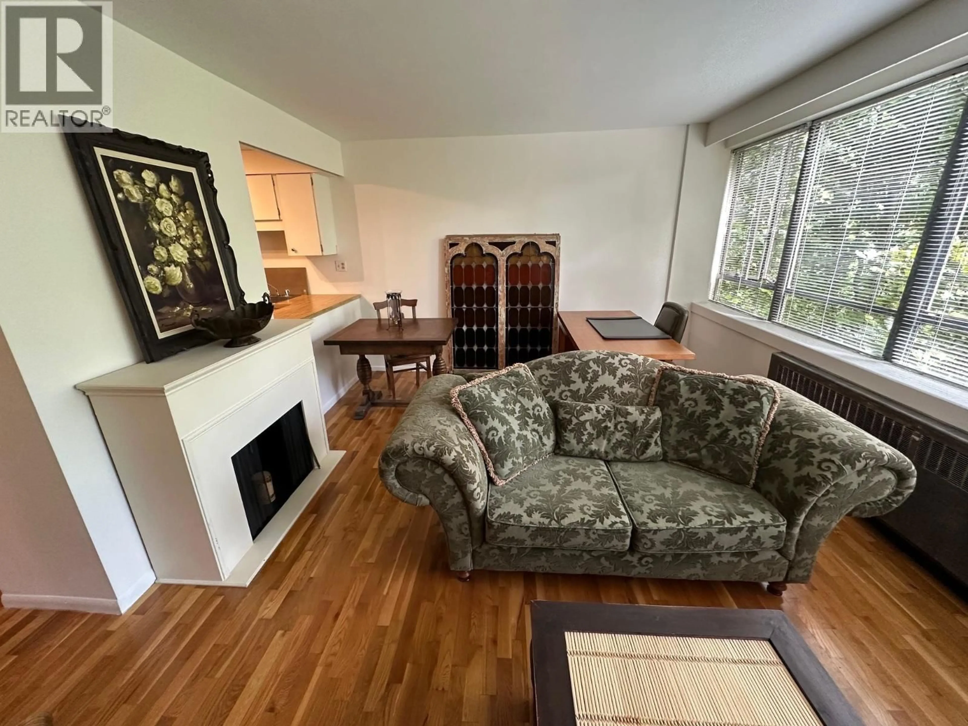 Living room with furniture, wood/laminate floor for 715 - 1445 MARPOLE AVENUE, Vancouver British Columbia V6H1S5