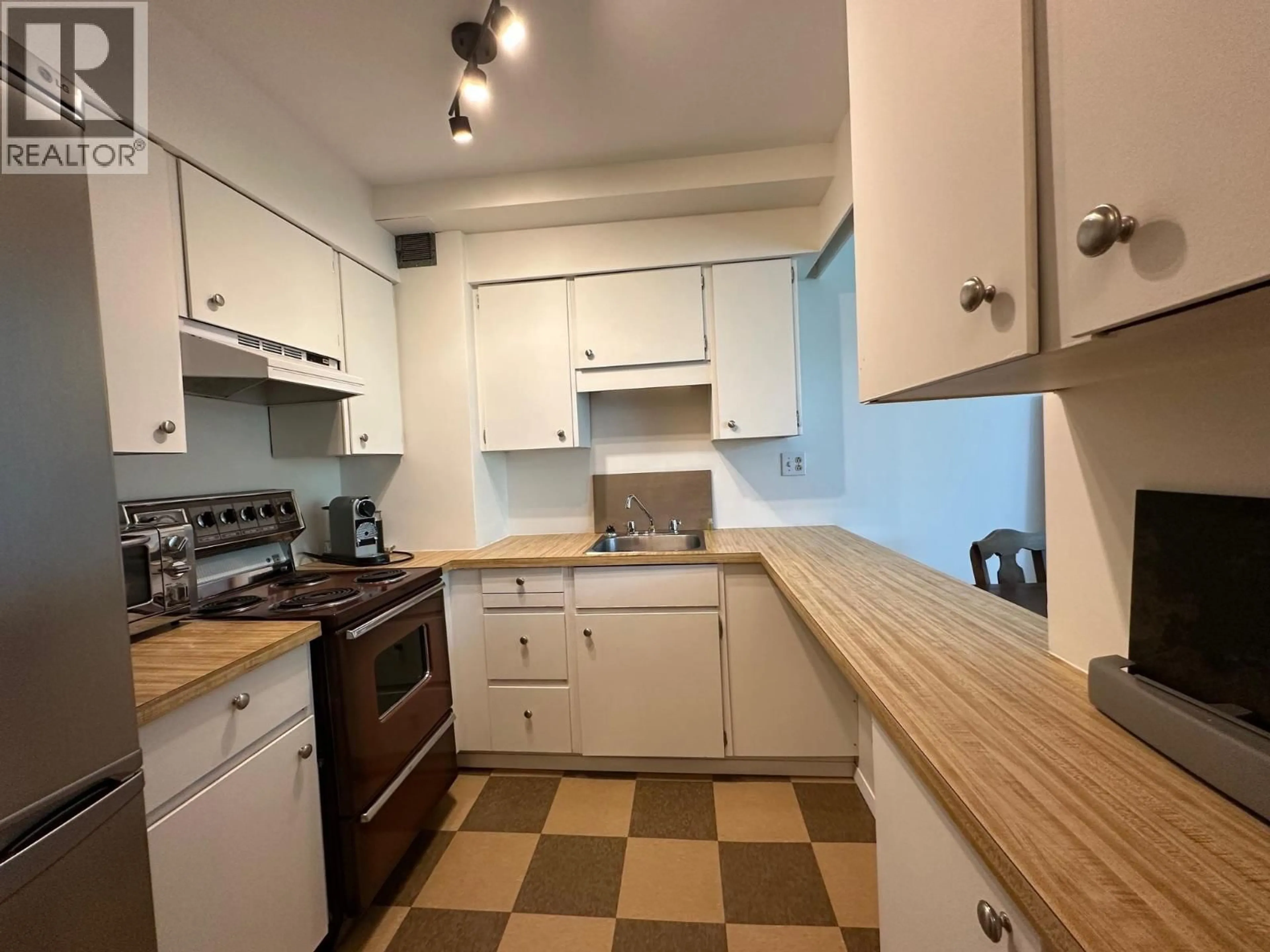Standard kitchen, unknown for 715 - 1445 MARPOLE AVENUE, Vancouver British Columbia V6H1S5