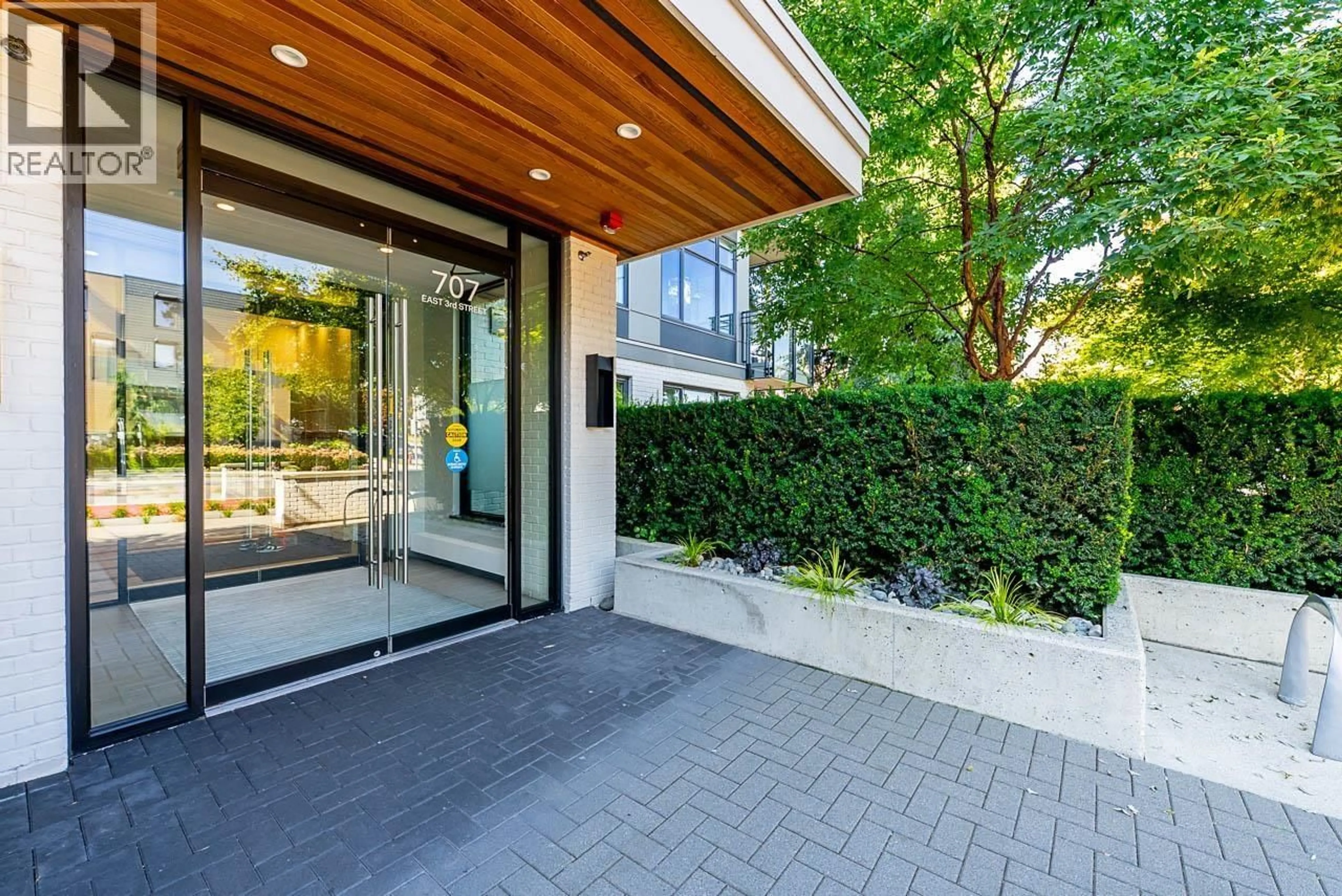 Patio, street for 107 - 707 3RD STREET, North Vancouver British Columbia V7L1G8