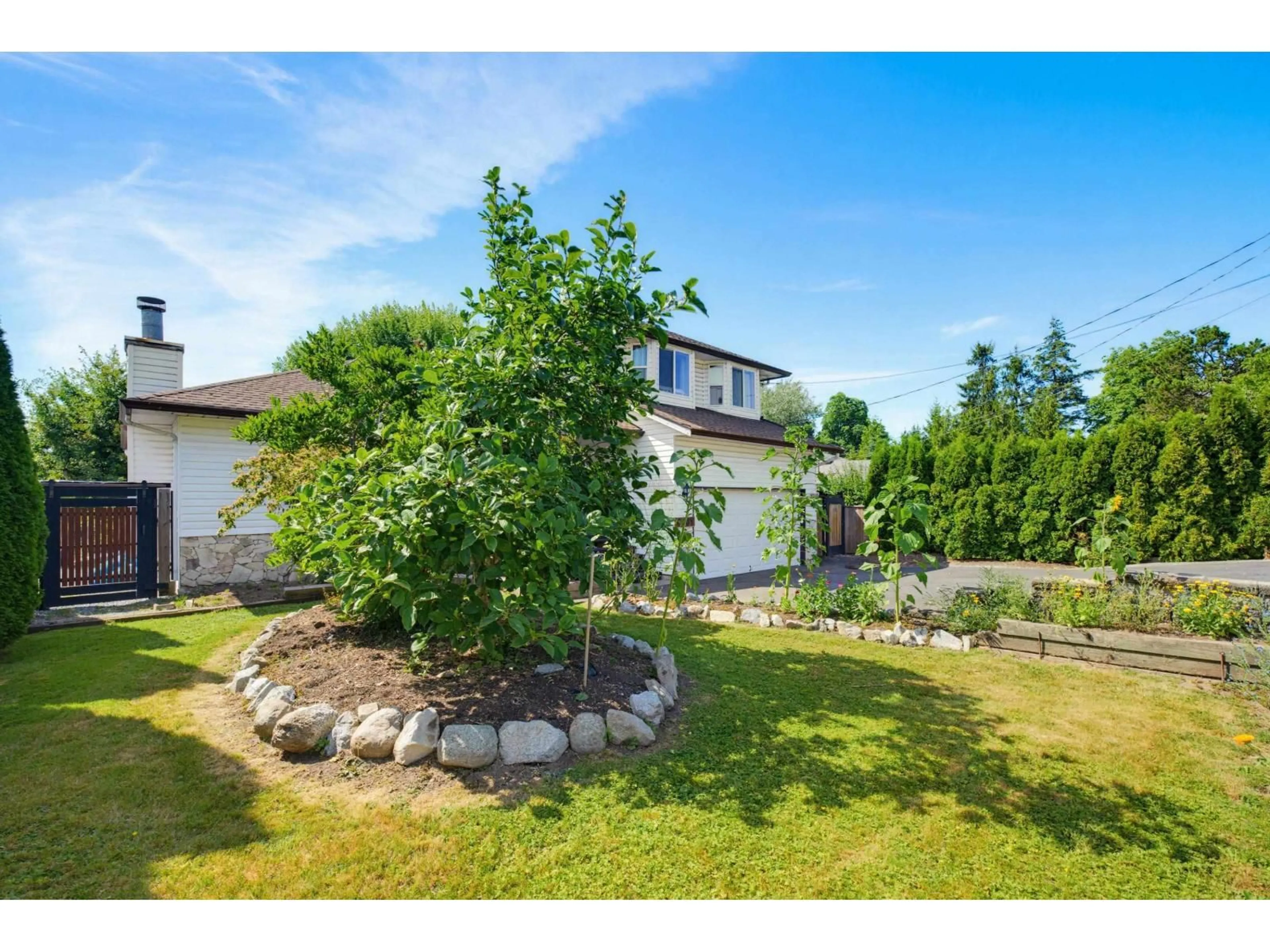 A pic from outside/outdoor area/front of a property/back of a property/a pic from drone, unknown for 4881 216 STREET, Langley British Columbia V3A2M8