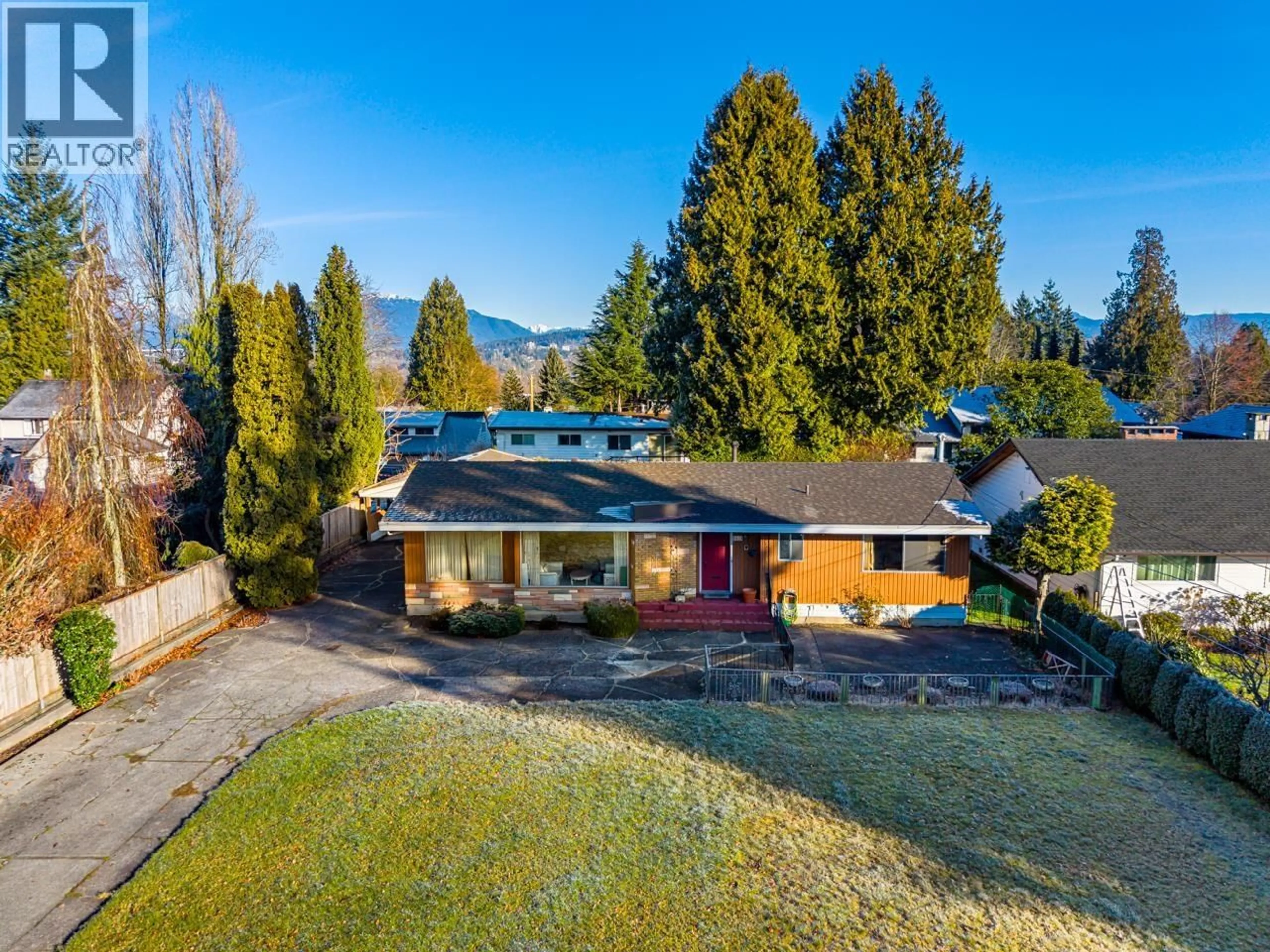A pic from outside/outdoor area/front of a property/back of a property/a pic from drone, mountain view for 5416 BUCKINGHAM AVENUE, Burnaby British Columbia V5E2A1