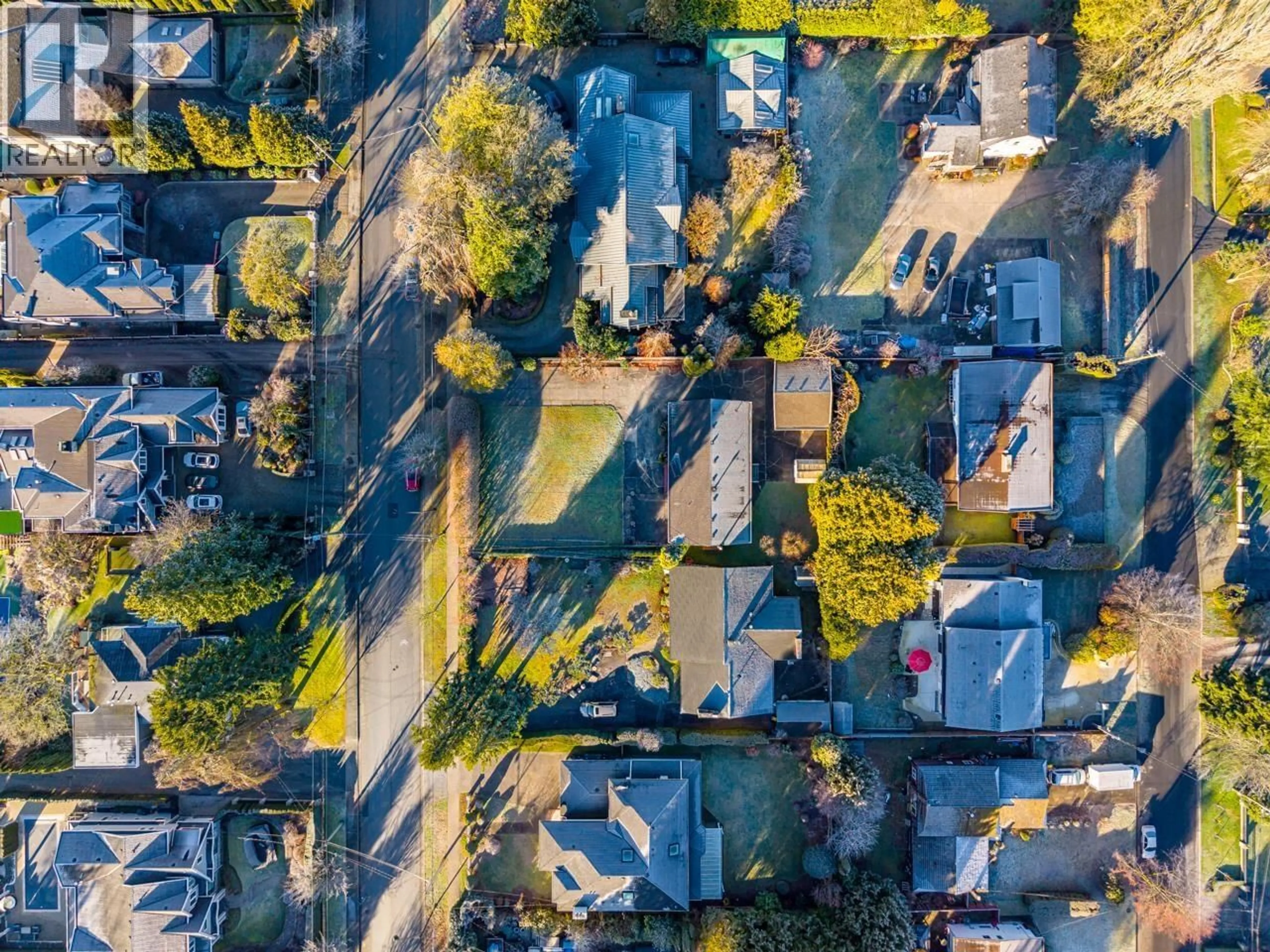 A pic from outside/outdoor area/front of a property/back of a property/a pic from drone, street for 5416 BUCKINGHAM AVENUE, Burnaby British Columbia V5E2A1