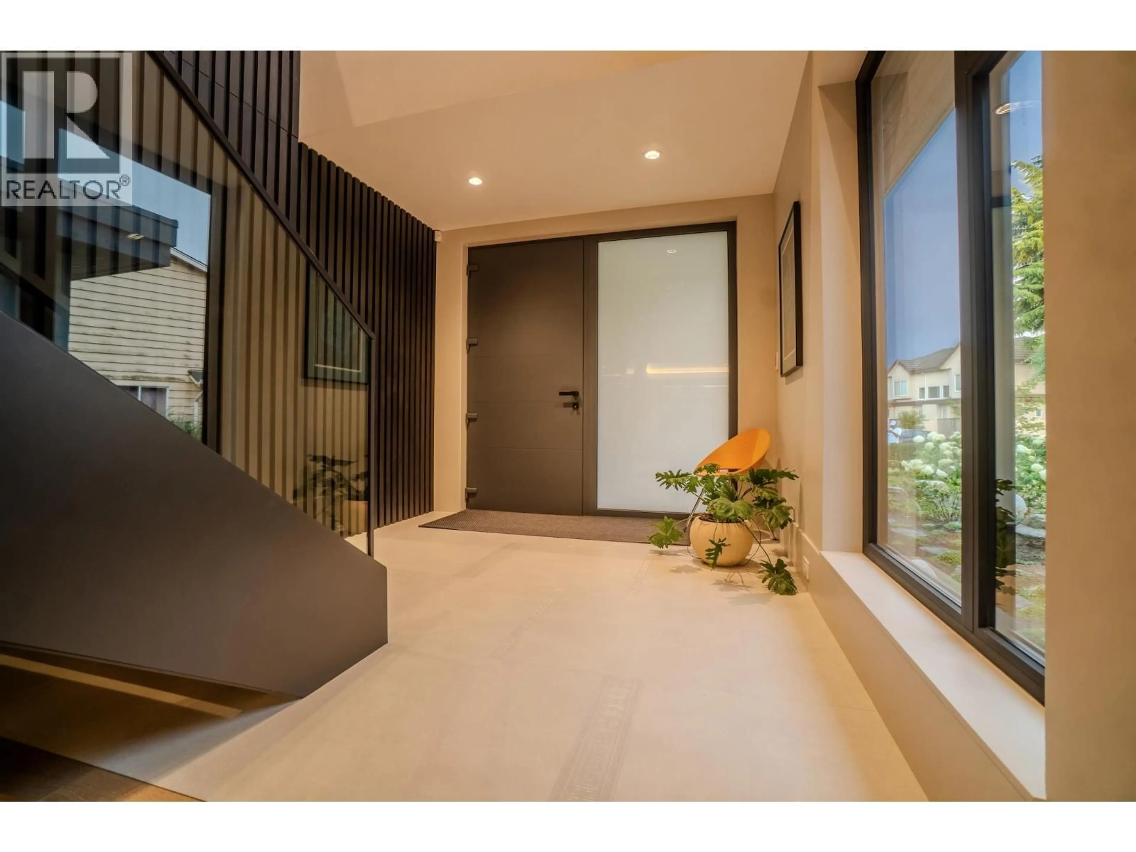 Indoor foyer for 6320 YEATS CRESCENT, Richmond British Columbia V7E4C9
