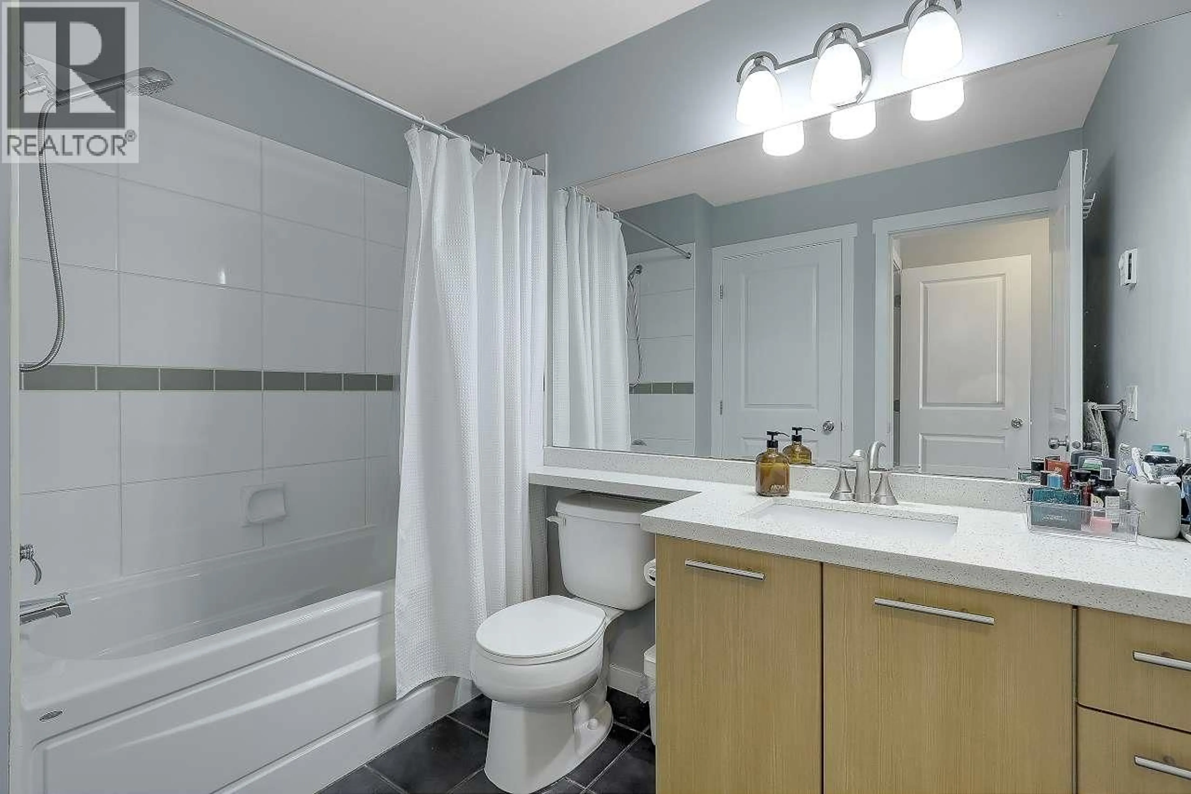 Standard bathroom, ceramic/tile floor for 40 - 7370 STRIDE AVENUE, Burnaby British Columbia V3N1V2