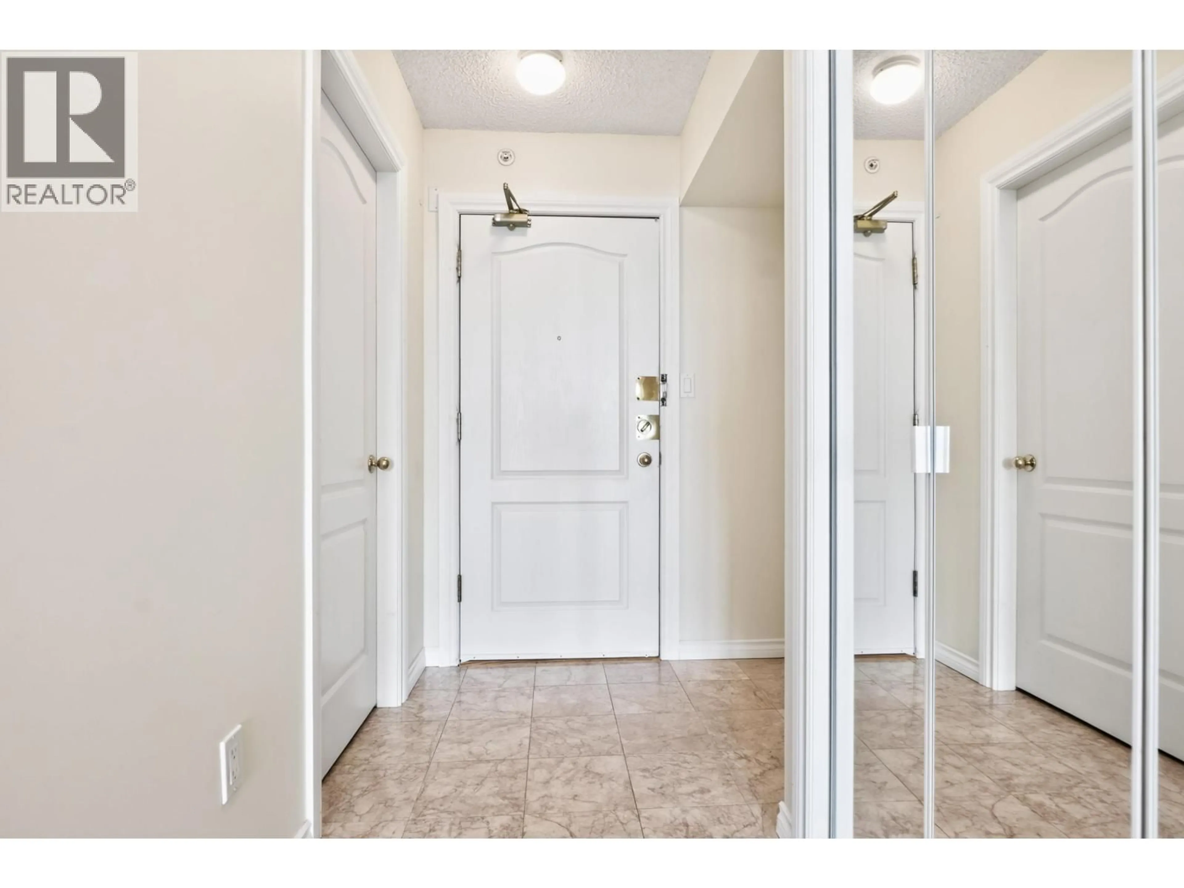 Indoor entryway for 1802 - 1190 PIPELINE ROAD, Coquitlam British Columbia V3B7T9