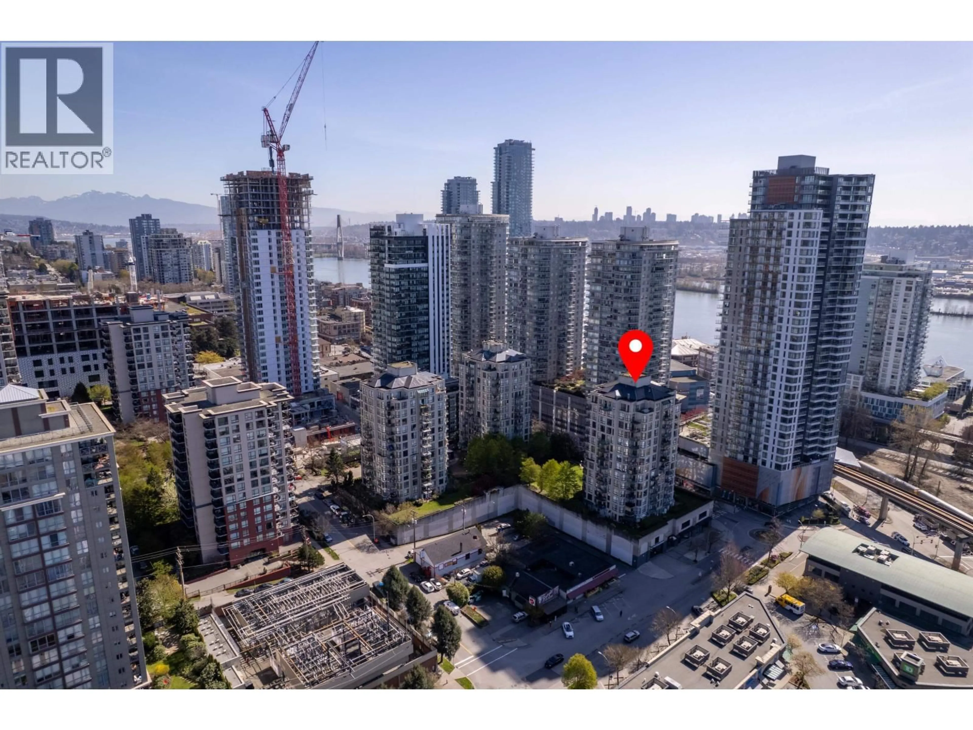 A pic from outside/outdoor area/front of a property/back of a property/a pic from drone, city buildings view from balcony for 607 - 55 TENTH STREET, New Westminster British Columbia V3M6R5