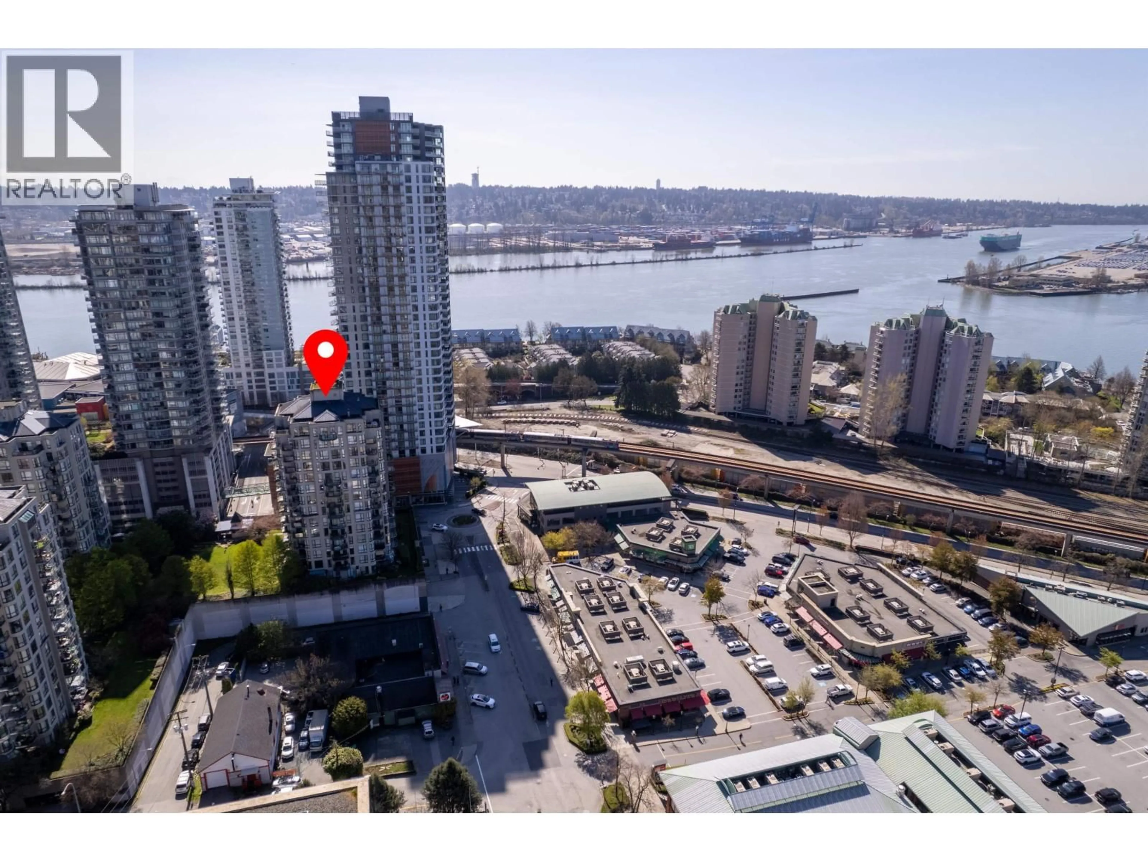 A pic from outside/outdoor area/front of a property/back of a property/a pic from drone, city buildings view from balcony for 607 - 55 TENTH STREET, New Westminster British Columbia V3M6R5
