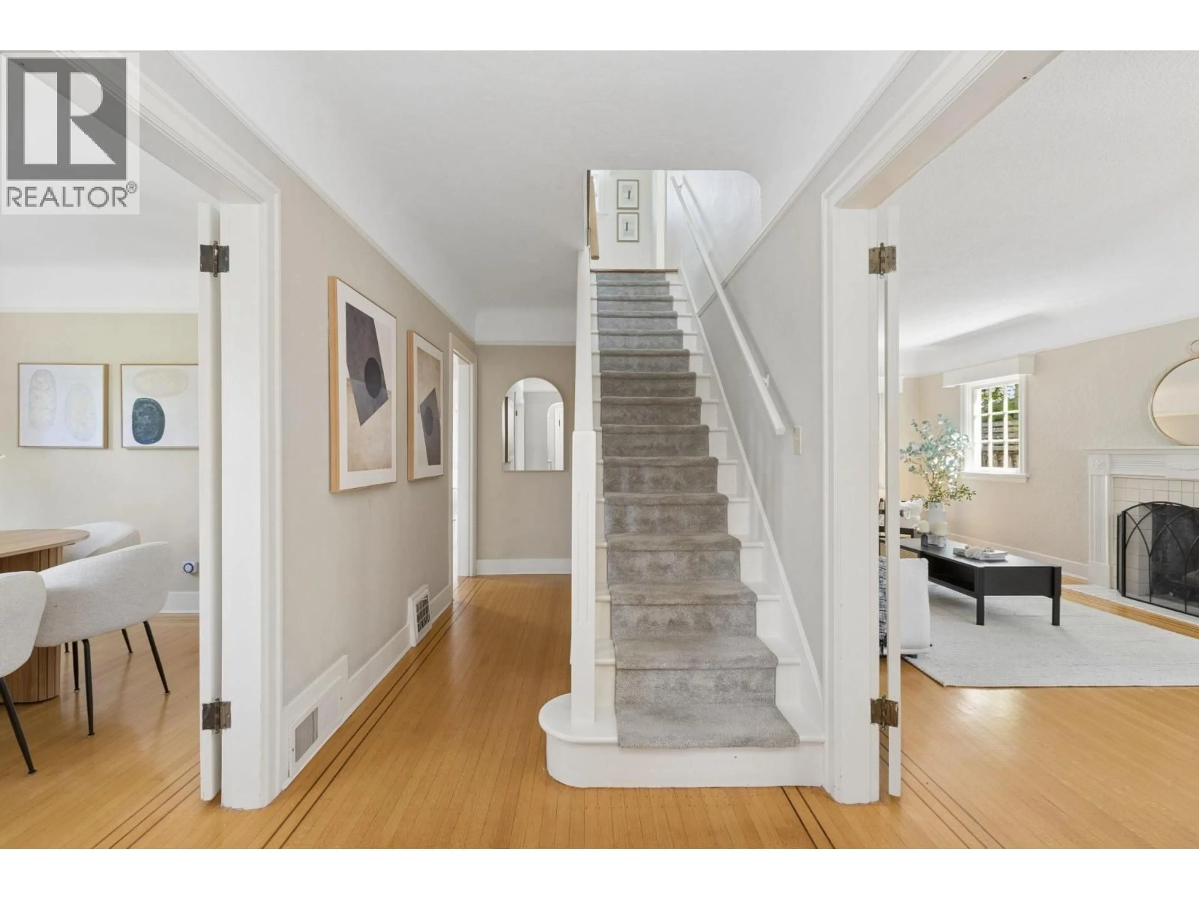 Indoor foyer for 3933 KING EDWARD AVENUE, Vancouver British Columbia V6S1N2