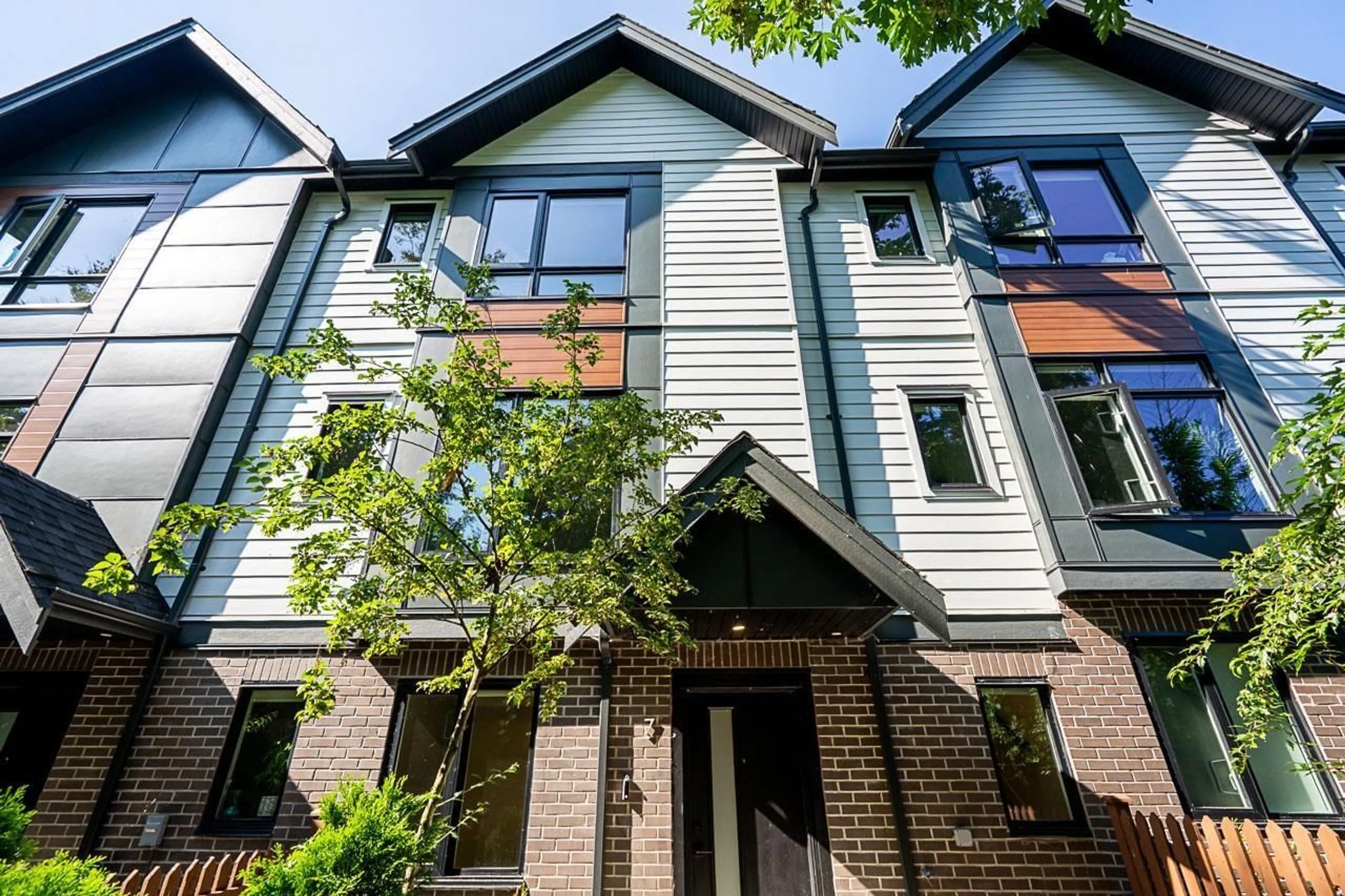 Home with brick exterior material, street for 7 - 1959 165A STREET, Surrey British Columbia V3Z1K3