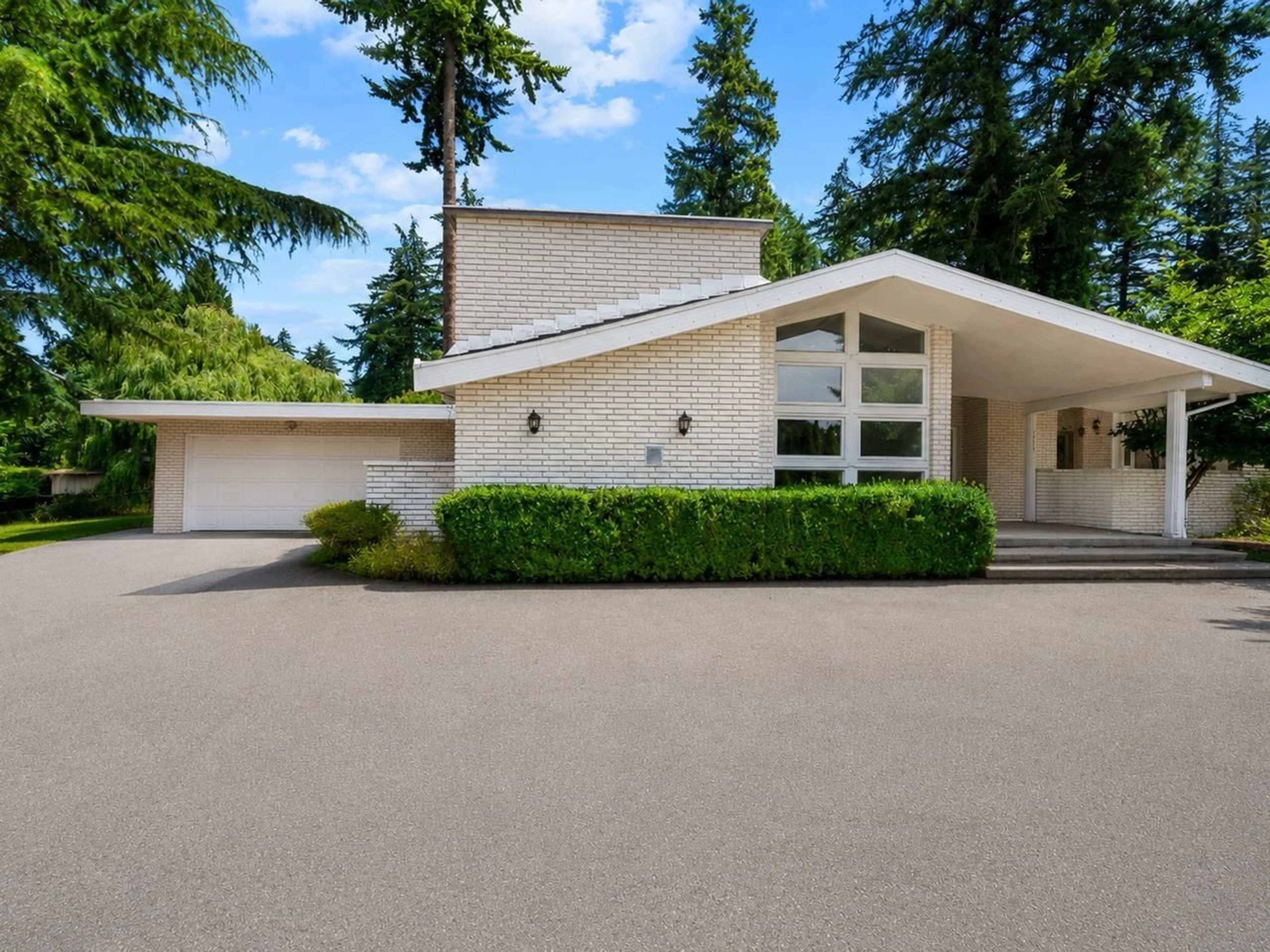 Home with vinyl exterior material, street for 2644 140 STREET, Surrey British Columbia V4P2C7