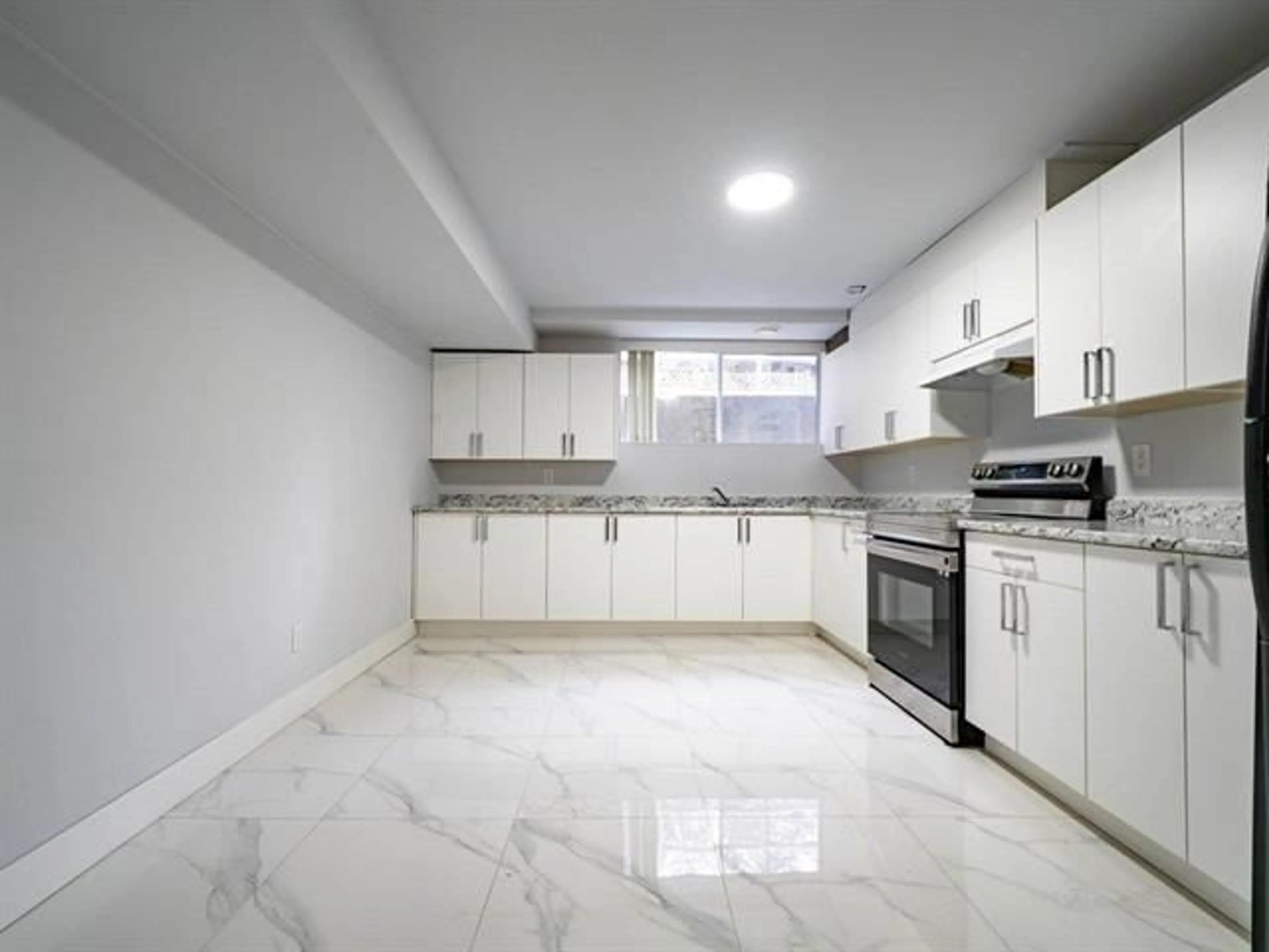 Standard kitchen, ceramic/tile floor for 2644 140 STREET, Surrey British Columbia V4P2C7