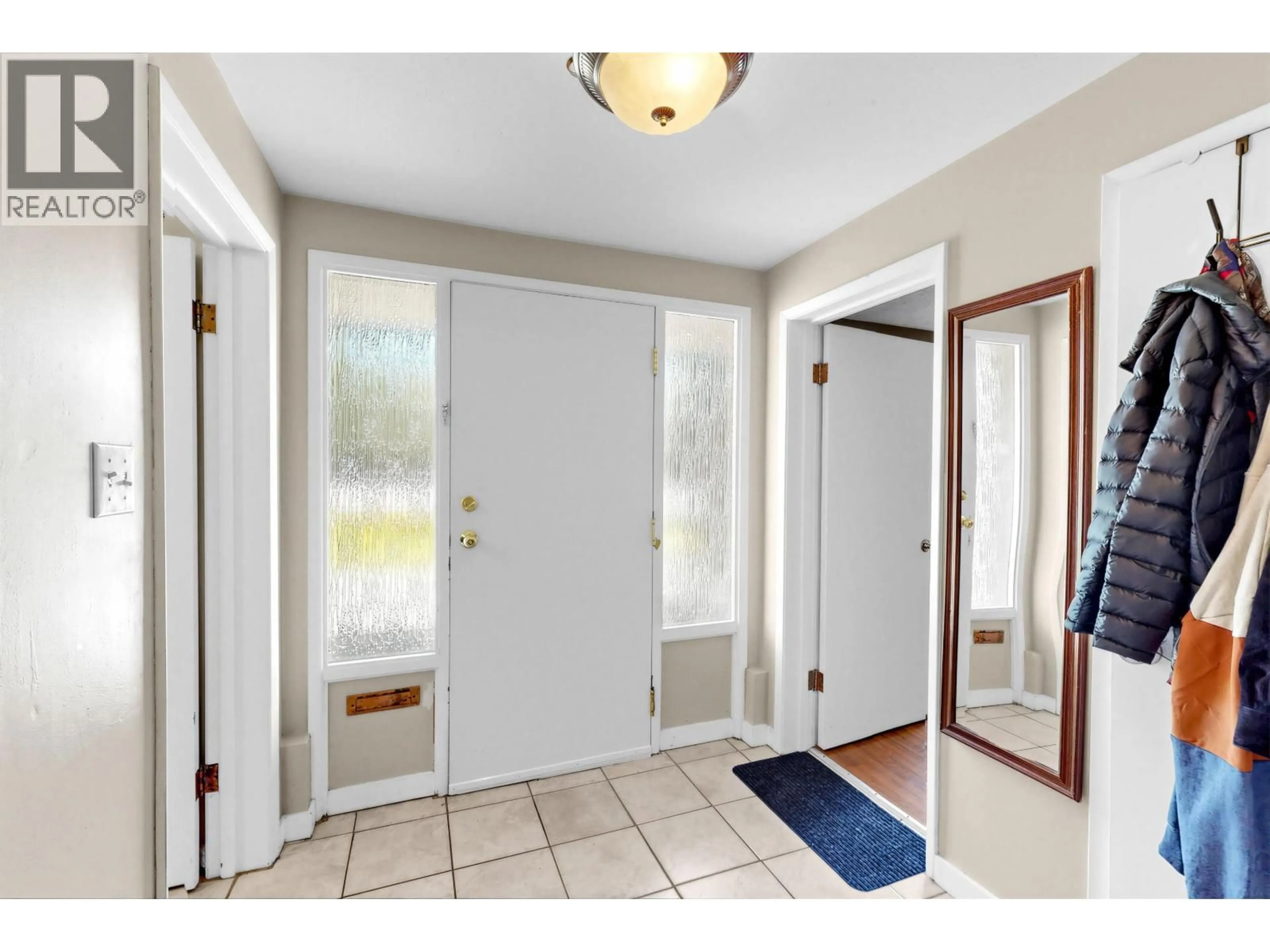 Indoor entryway for 10111 AINSWORTH CRESCENT, Richmond British Columbia V7A3V3