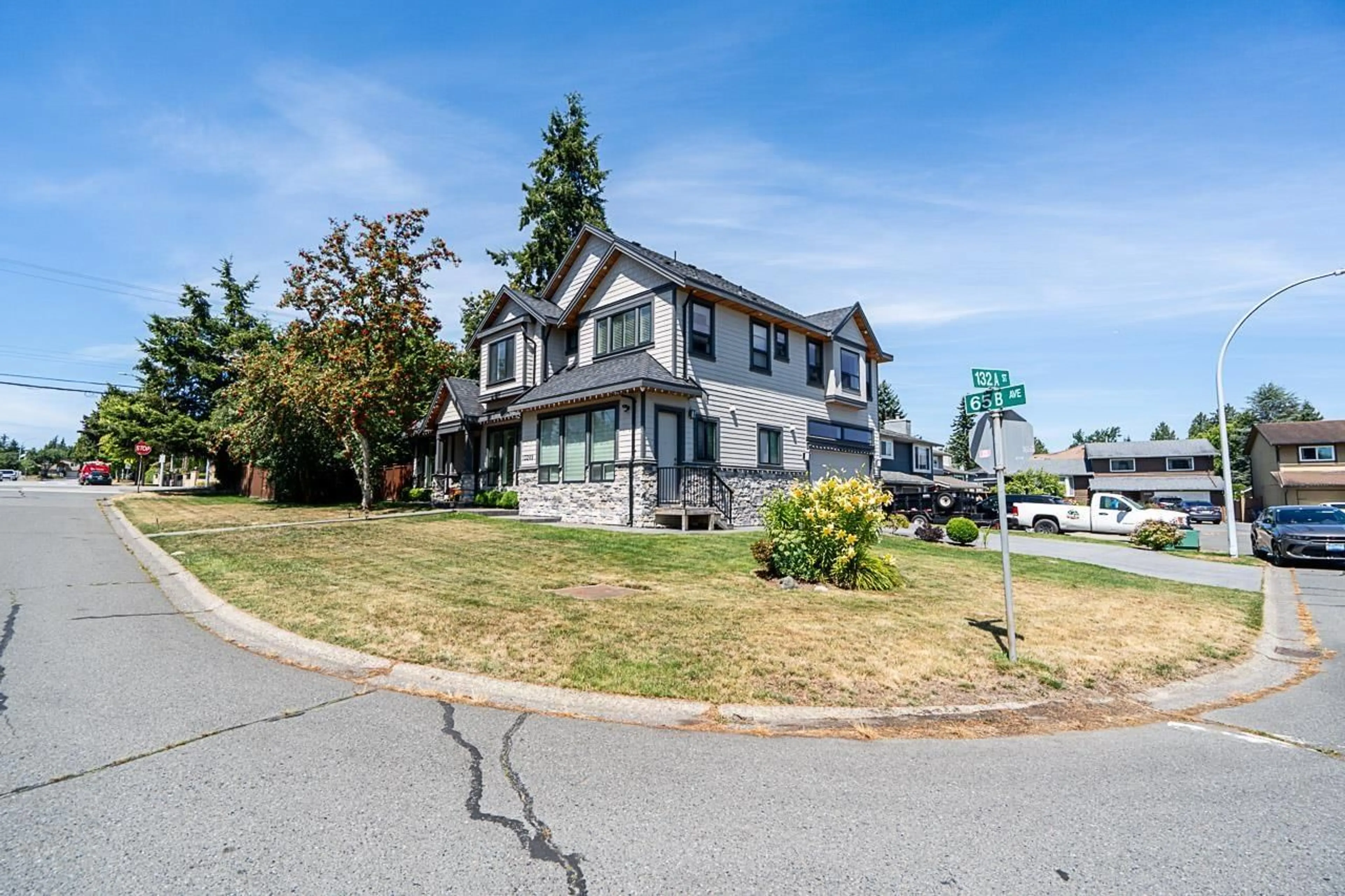 A pic from outside/outdoor area/front of a property/back of a property/a pic from drone, unknown for 13209 65B AVENUE, Surrey British Columbia V3W7Y4