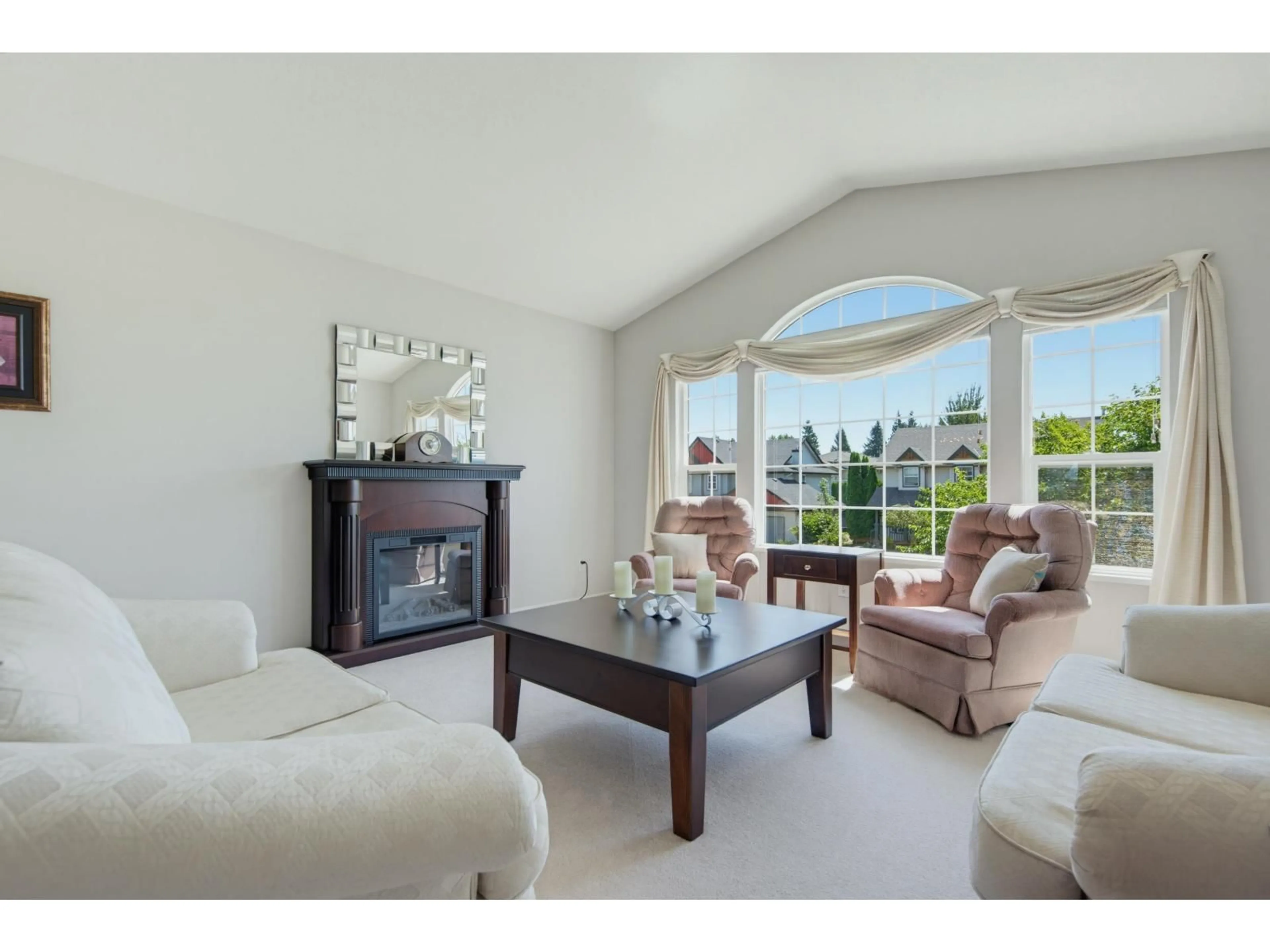 Living room with furniture, unknown for 30719 CRESTVIEW AVENUE, Abbotsford British Columbia V2T6R6