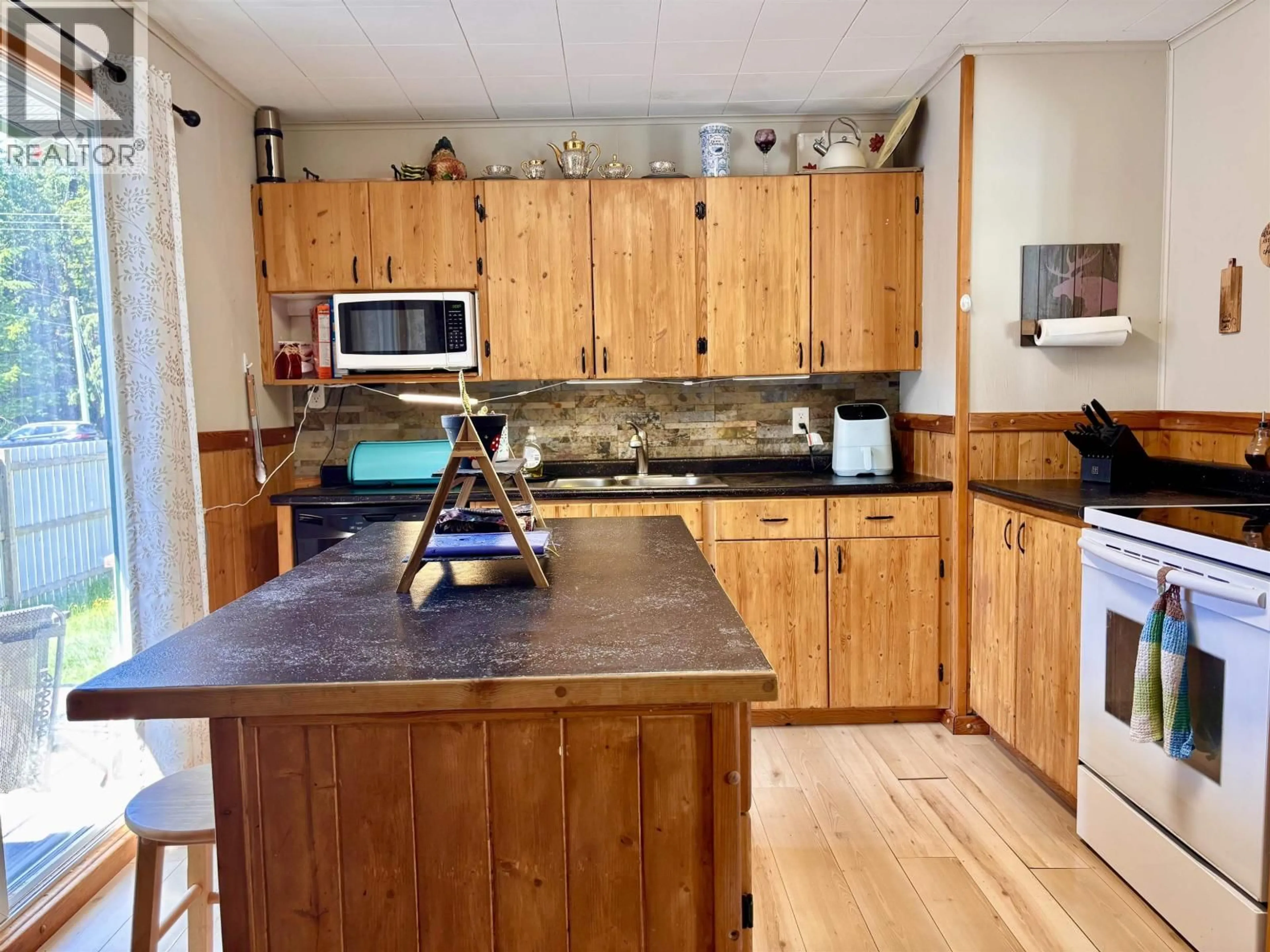 Standard kitchen, wood/laminate floor for 75 FINCH STREET, Kitimat British Columbia V8C1T1