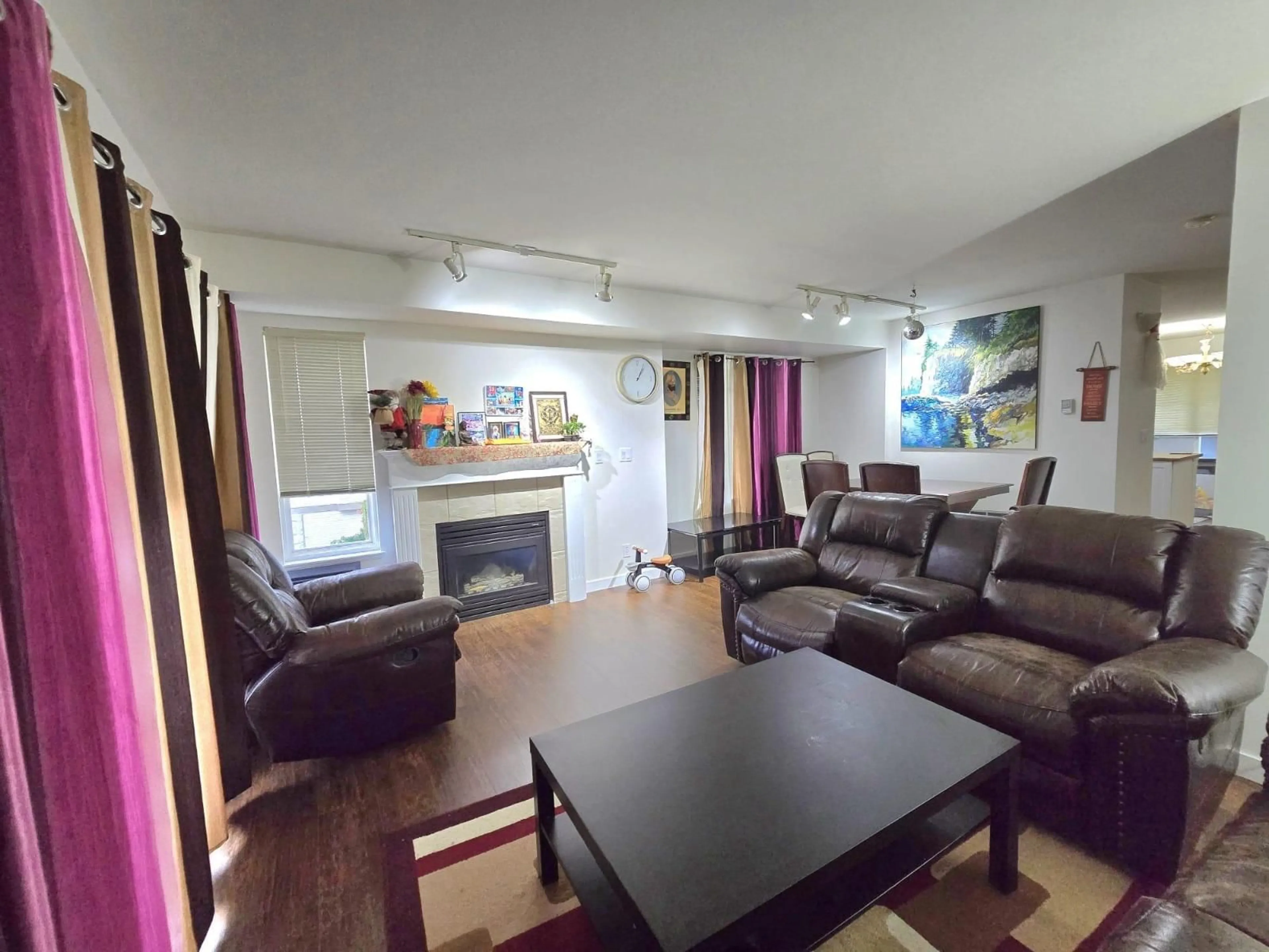 Living room with furniture, wood/laminate floor for 53 - 8888 151 STREET, Surrey British Columbia V3R0Z9