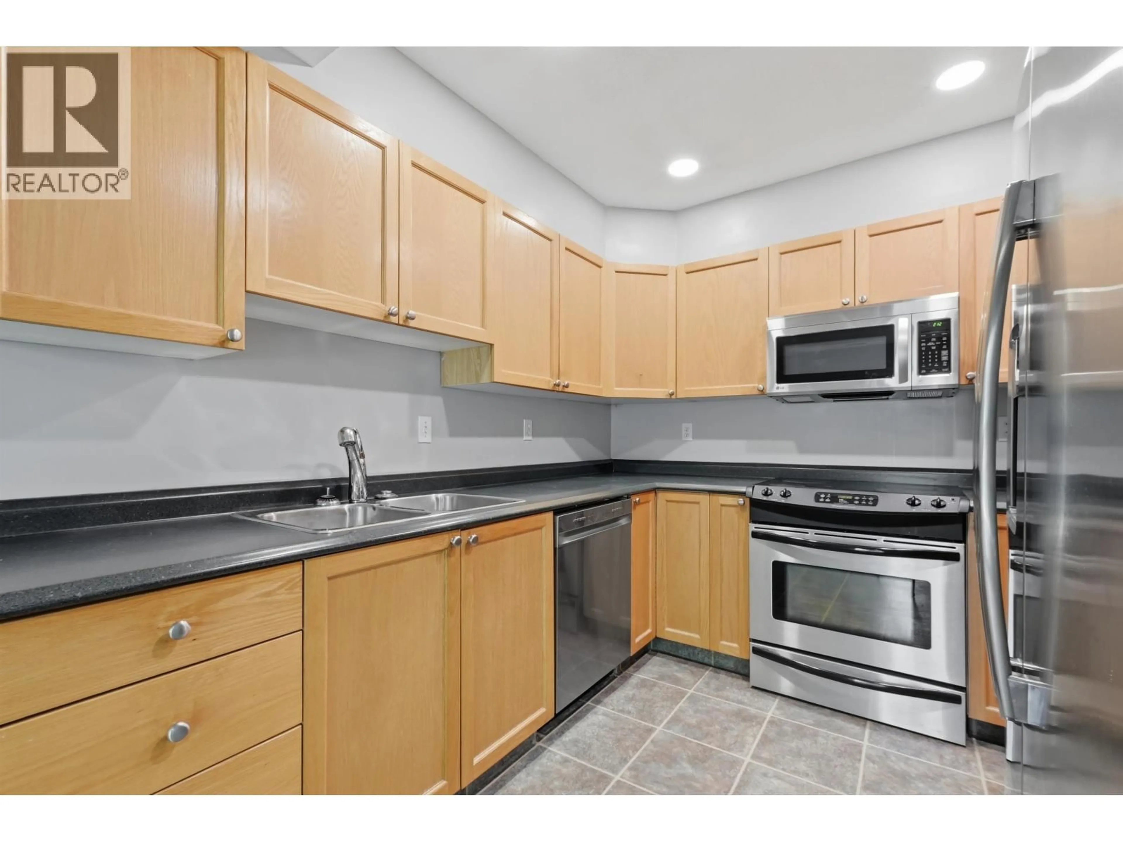 Standard kitchen, unknown for 210 - 3307 WESTWOOD DRIVE, Prince George British Columbia V2N1S4