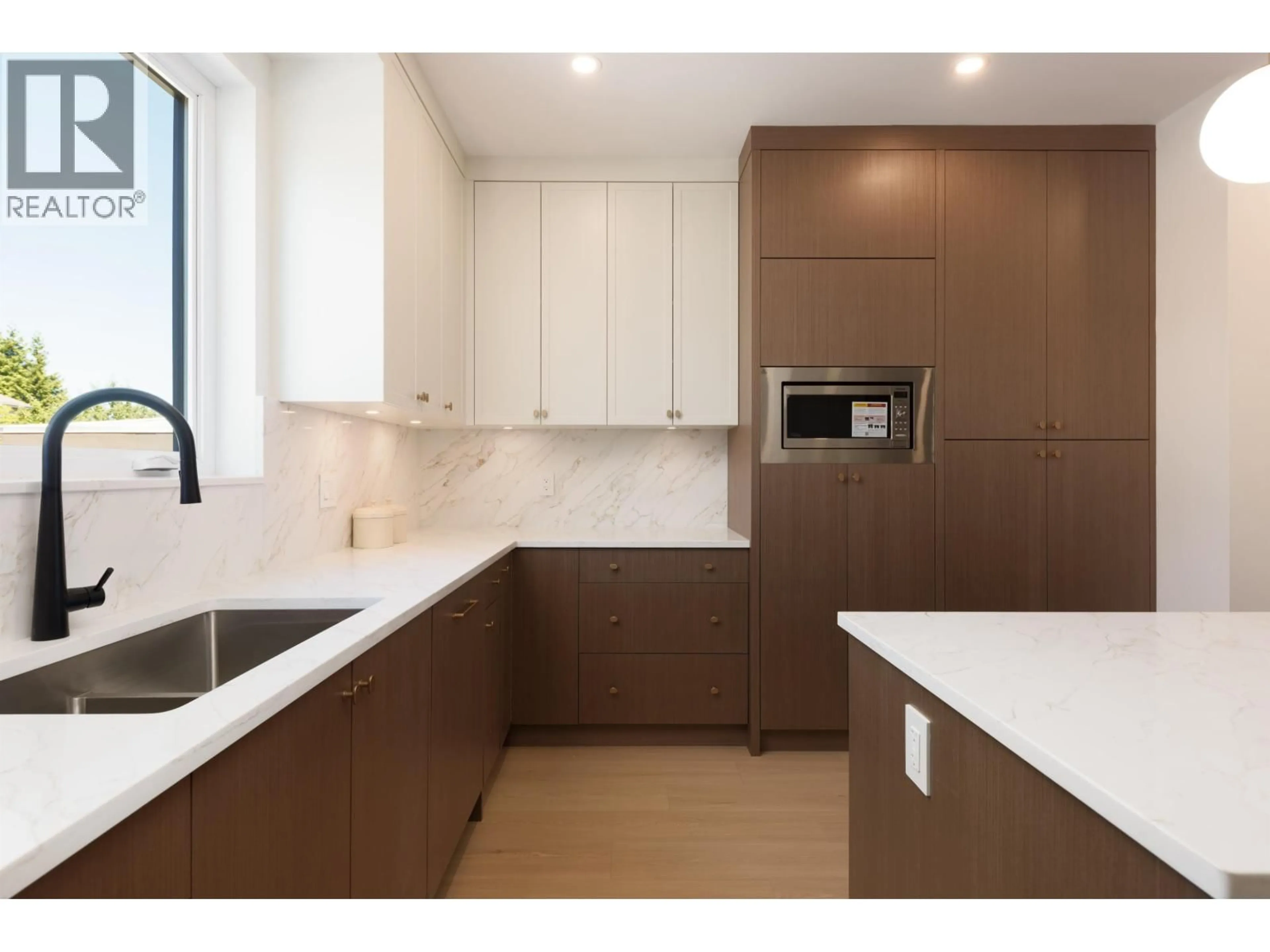 Contemporary kitchen, unknown for 2 - 6525 DUFFERIN AVENUE, Burnaby British Columbia V5H3T2