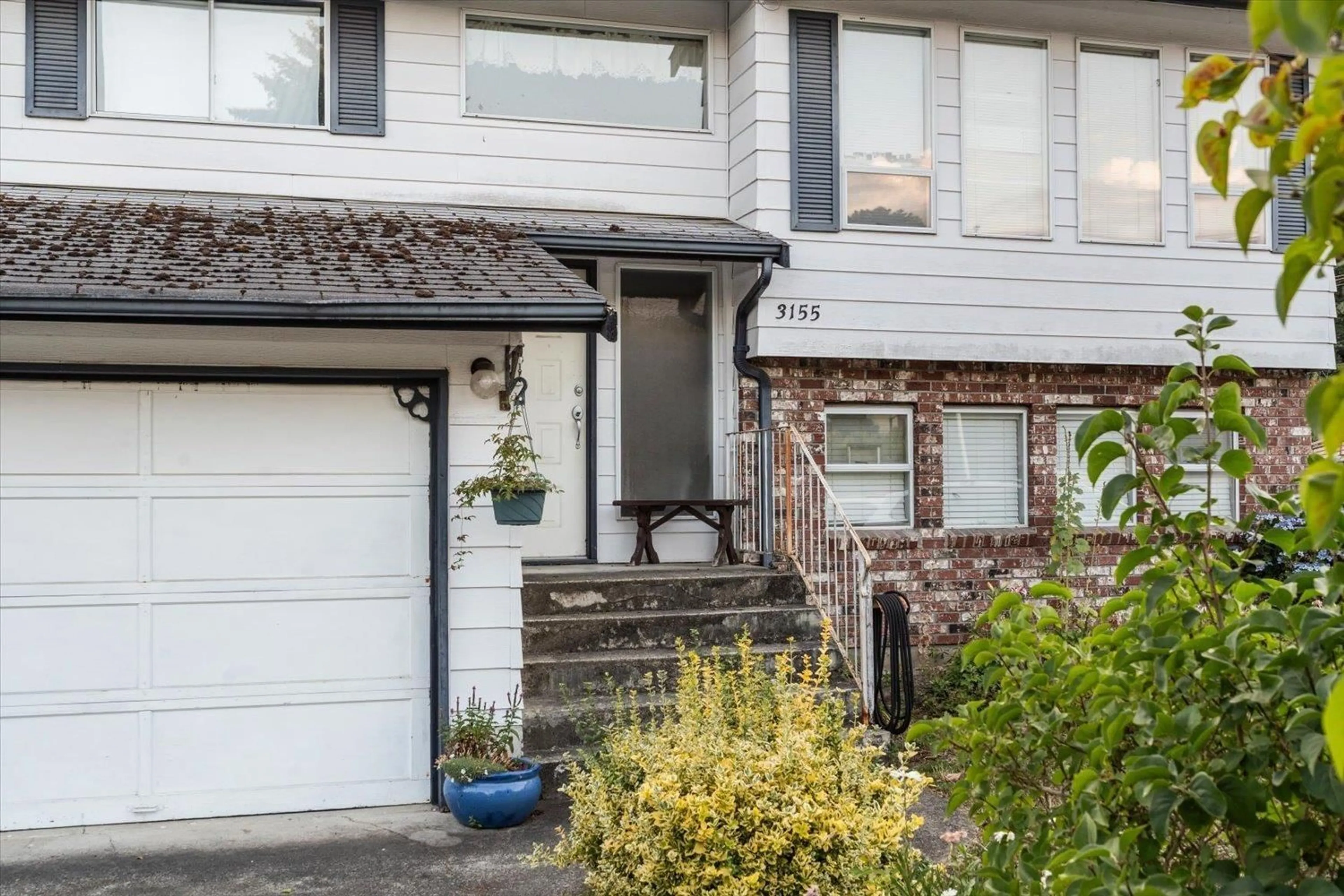 Home with vinyl exterior material, street for 3155 PRINCESS COURT, Abbotsford British Columbia V2T4K3