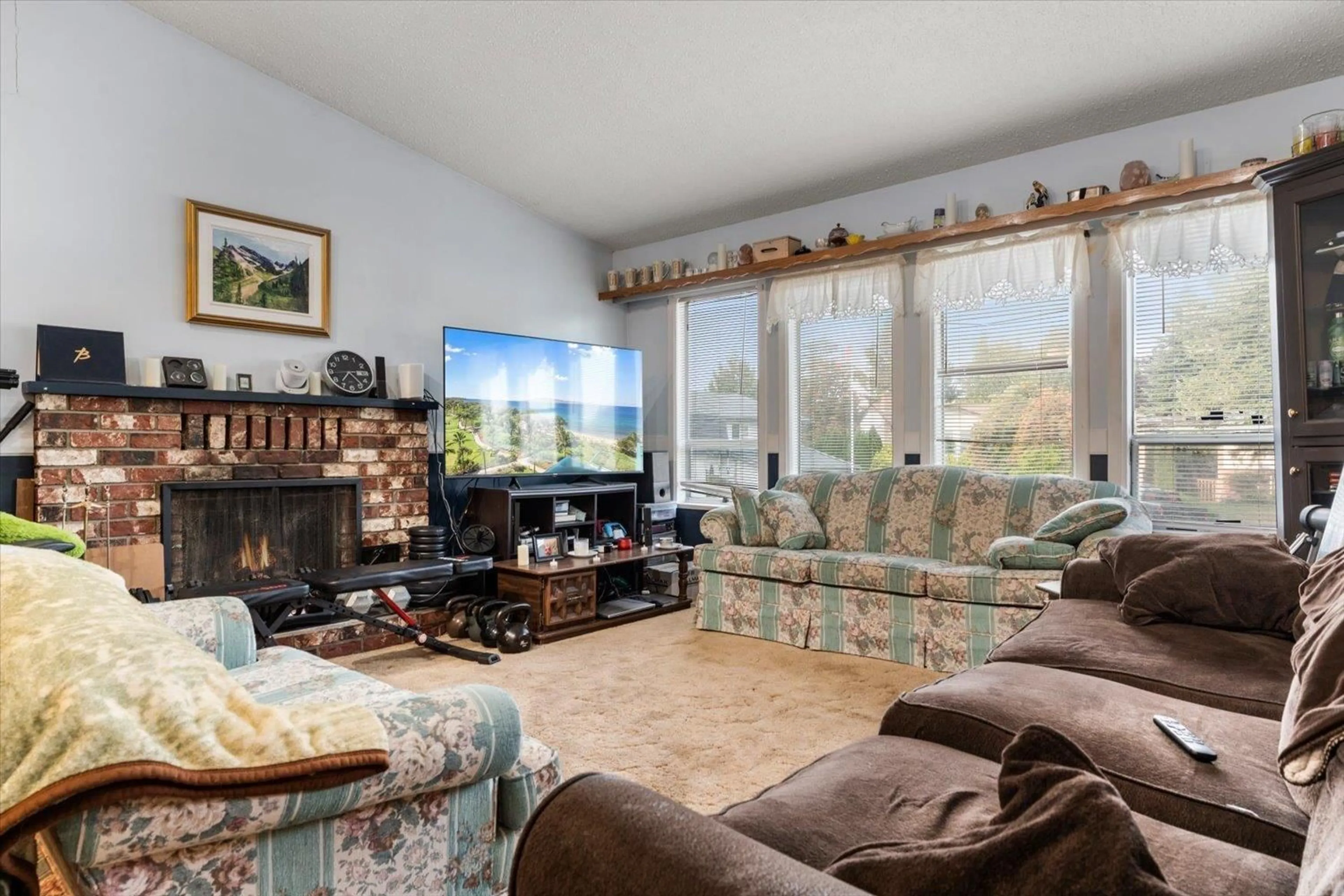 Living room with furniture, unknown for 3155 PRINCESS COURT, Abbotsford British Columbia V2T4K3